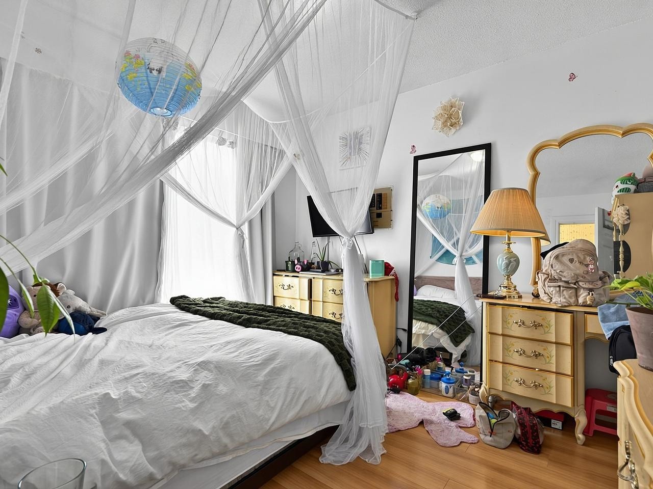 442 10Th Avenue E, Vancouver, BC - Indoor Photo Showing Bedroom