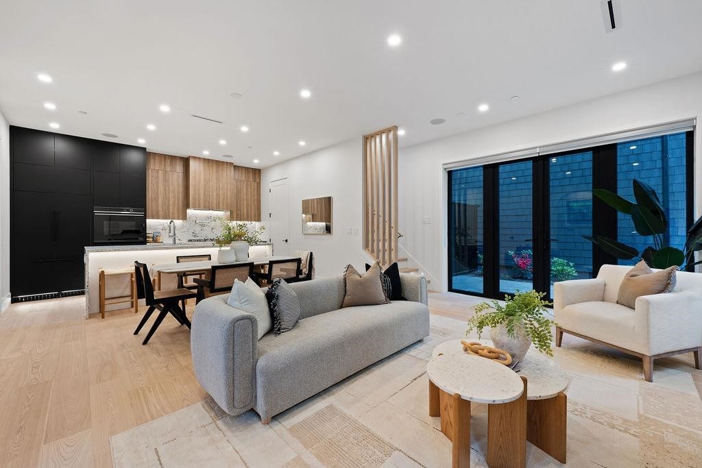 5038 Granville Street, Vancouver, BC
