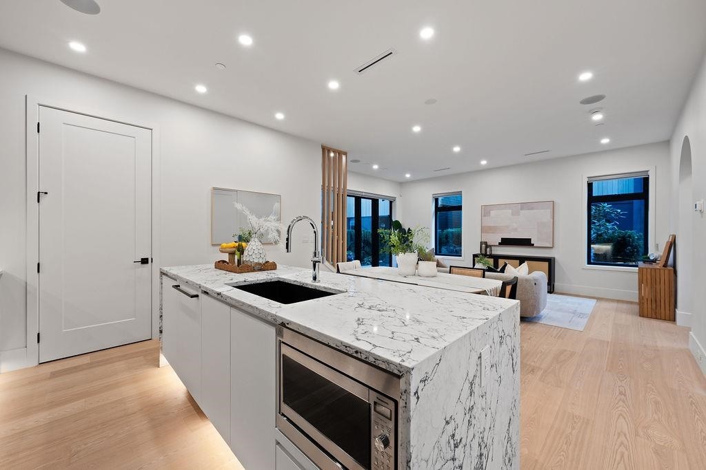5038 Granville Street, Vancouver, BC