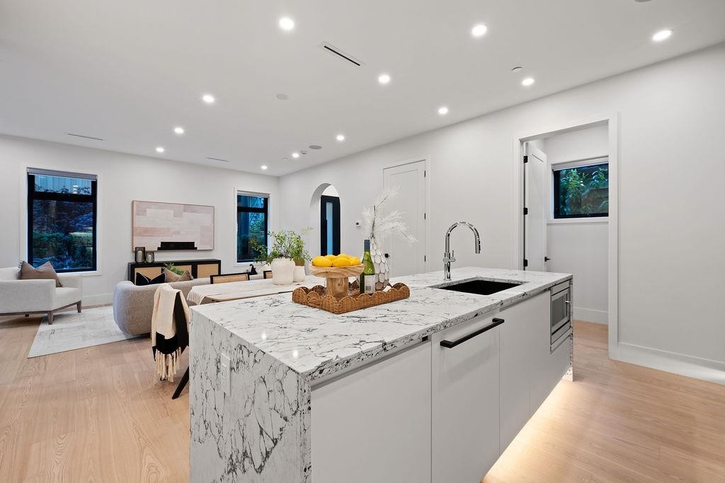 5038 Granville Street, Vancouver, BC