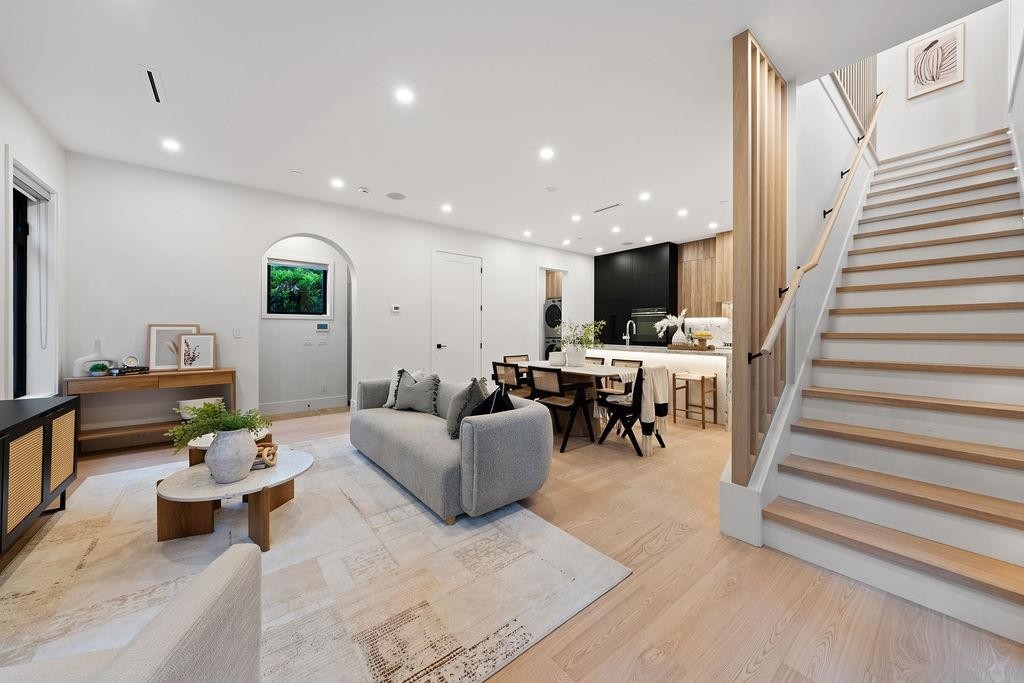 5038 Granville Street, Vancouver, BC