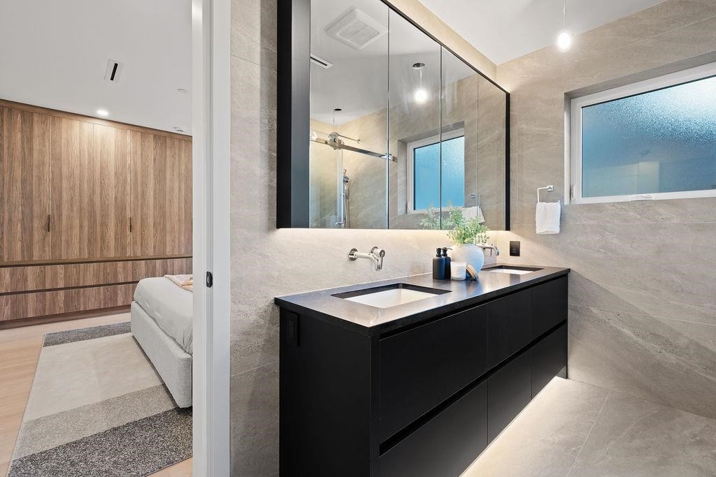 5038 Granville Street, Vancouver, BC