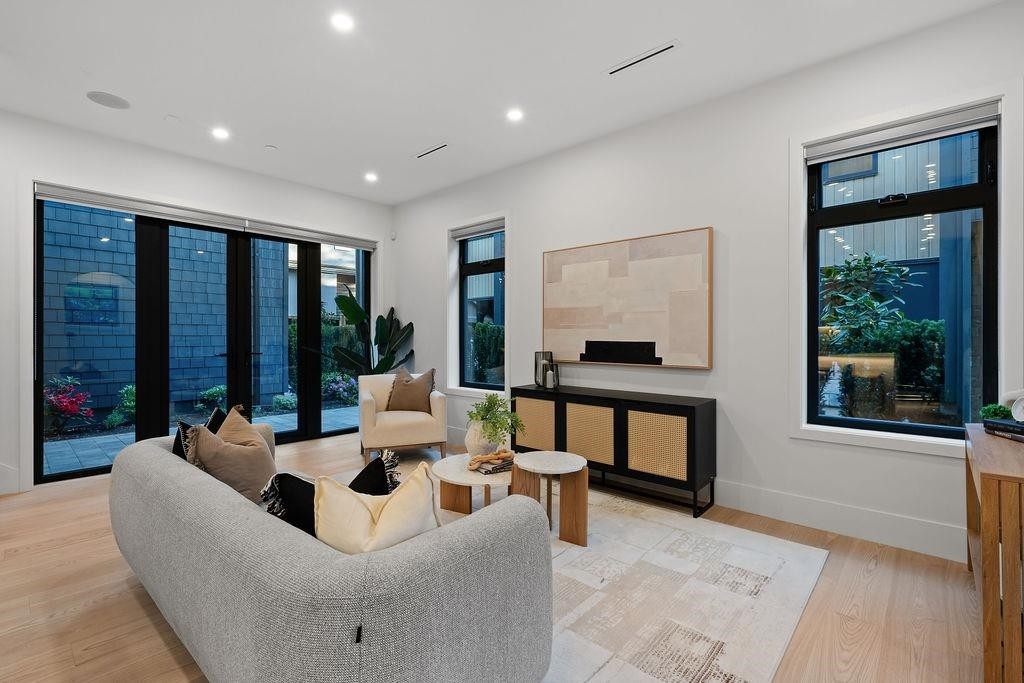 5038 Granville Street, Vancouver, BC
