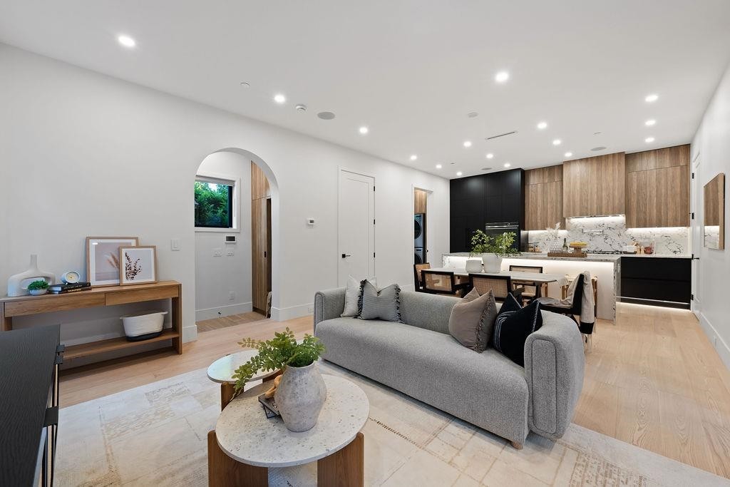 5038 Granville Street, Vancouver, BC