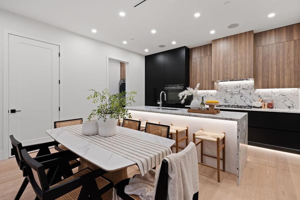 5038 Granville Street, Vancouver, BC