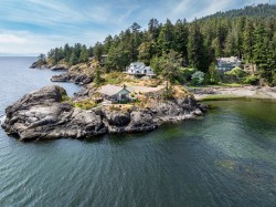 8 Arbutus Bay Road Bowen Island, BC V0N 1G2
