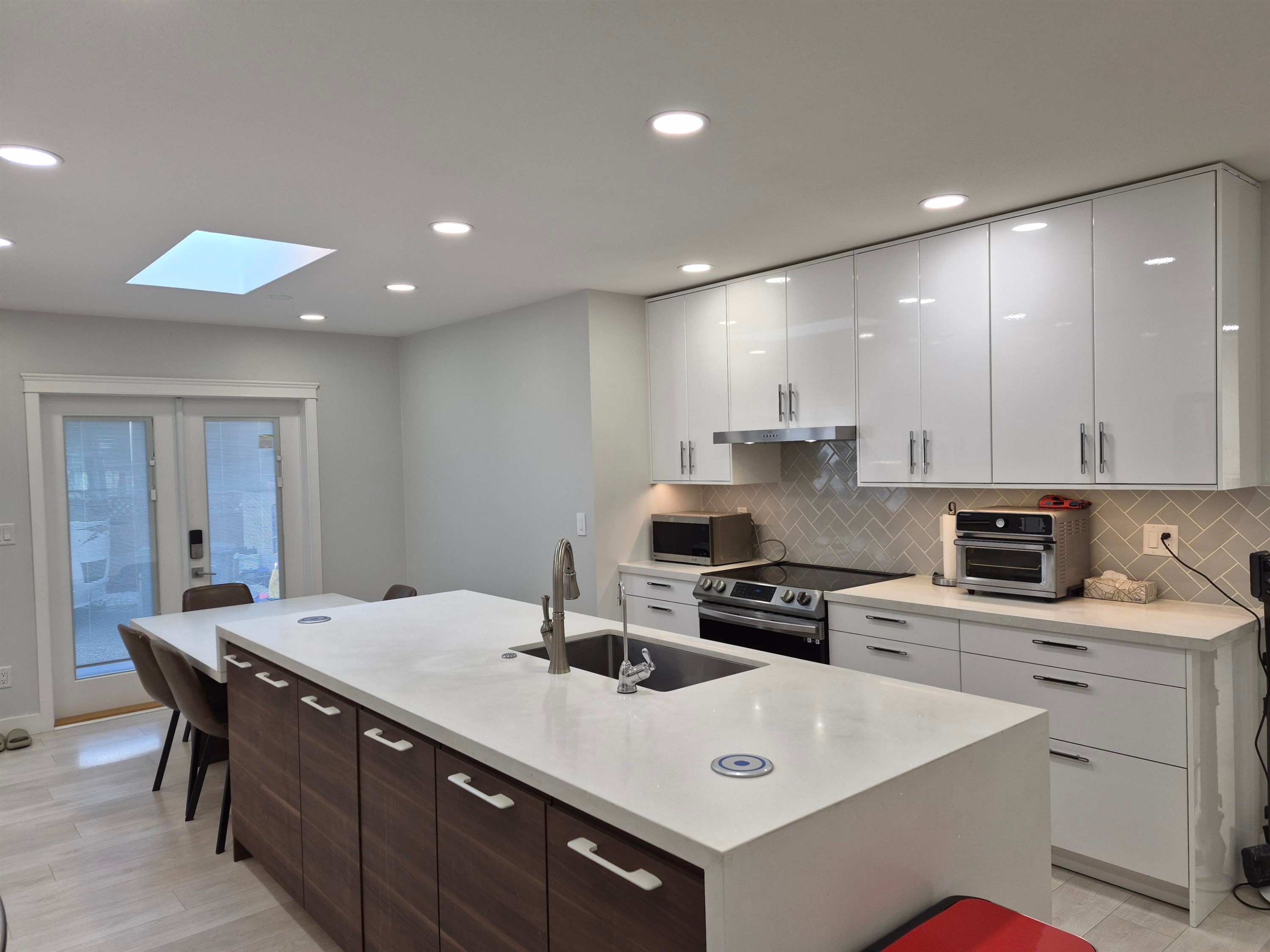1858 Walnut Crescent, Coquitlam, BC