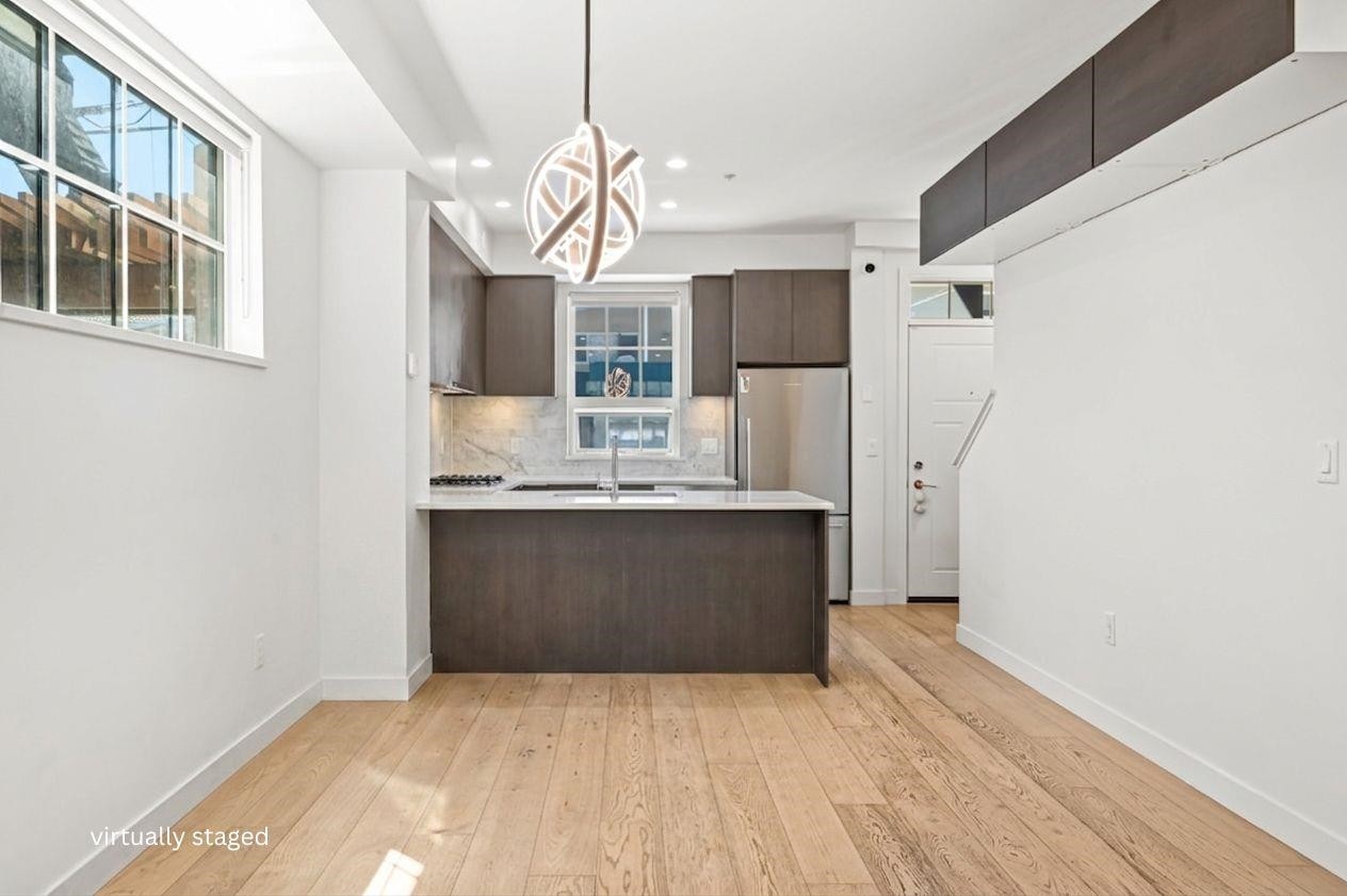 1038 Park Drive, Vancouver, BC - Indoor Photo Showing Kitchen