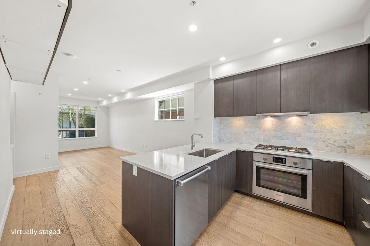 1038 Park Drive, Vancouver, BC - Indoor Photo Showing Kitchen With Upgraded Kitchen