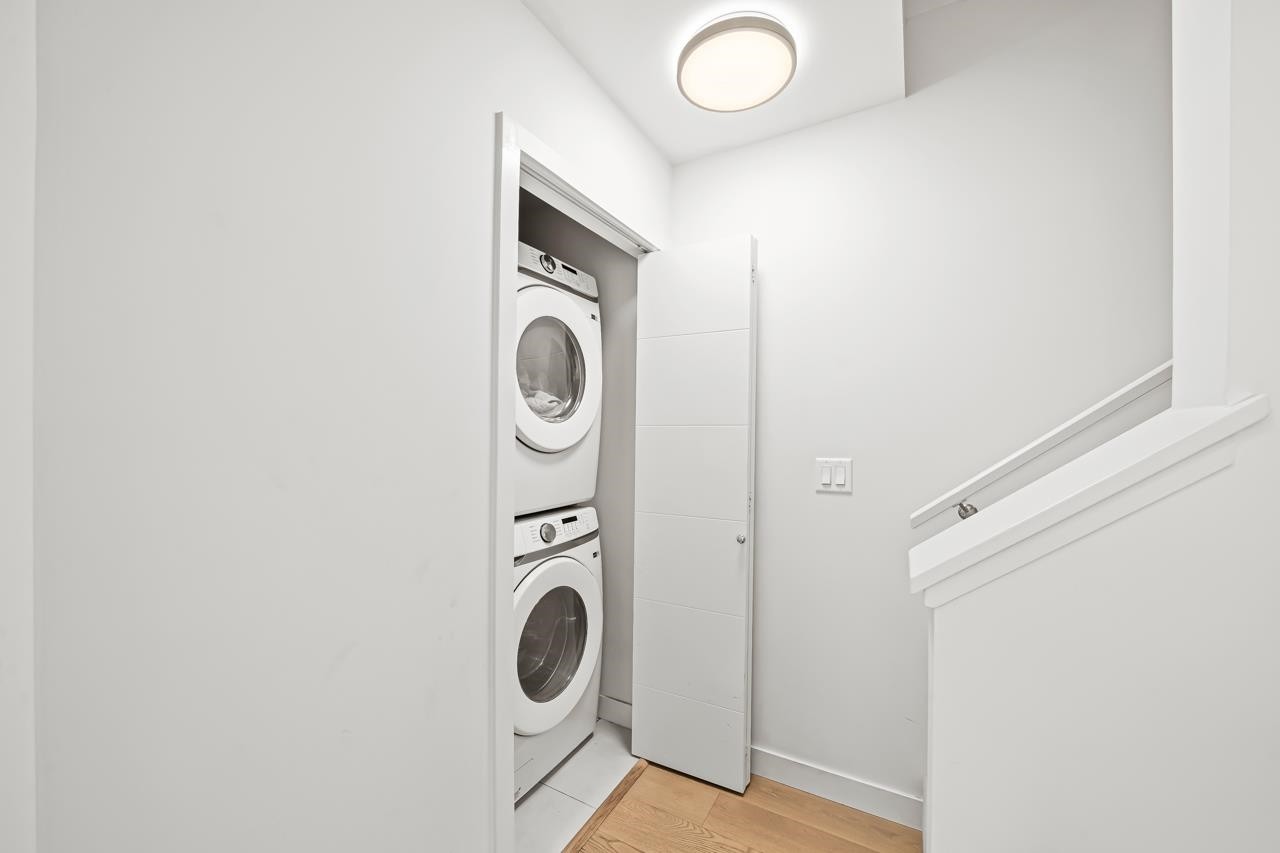 1038 Park Drive, Vancouver, BC - Indoor Photo Showing Laundry Room