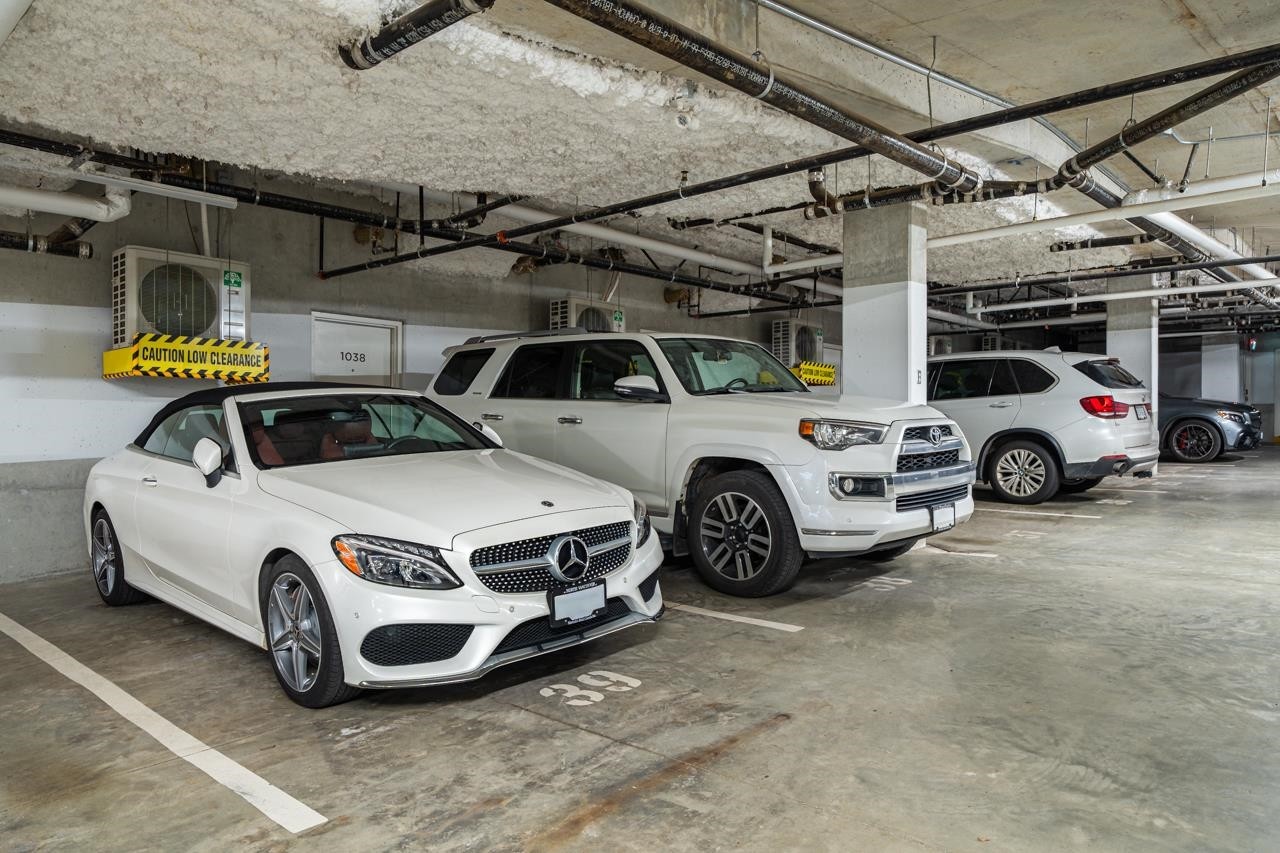 1038 Park Drive, Vancouver, BC - Indoor Photo Showing Garage