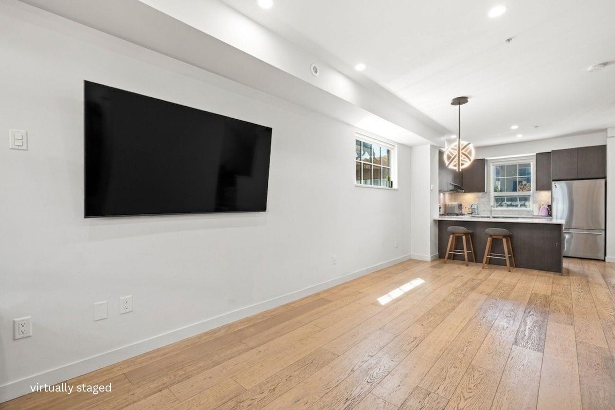 1038 Park Drive, Vancouver, BC - Indoor Photo Showing Kitchen