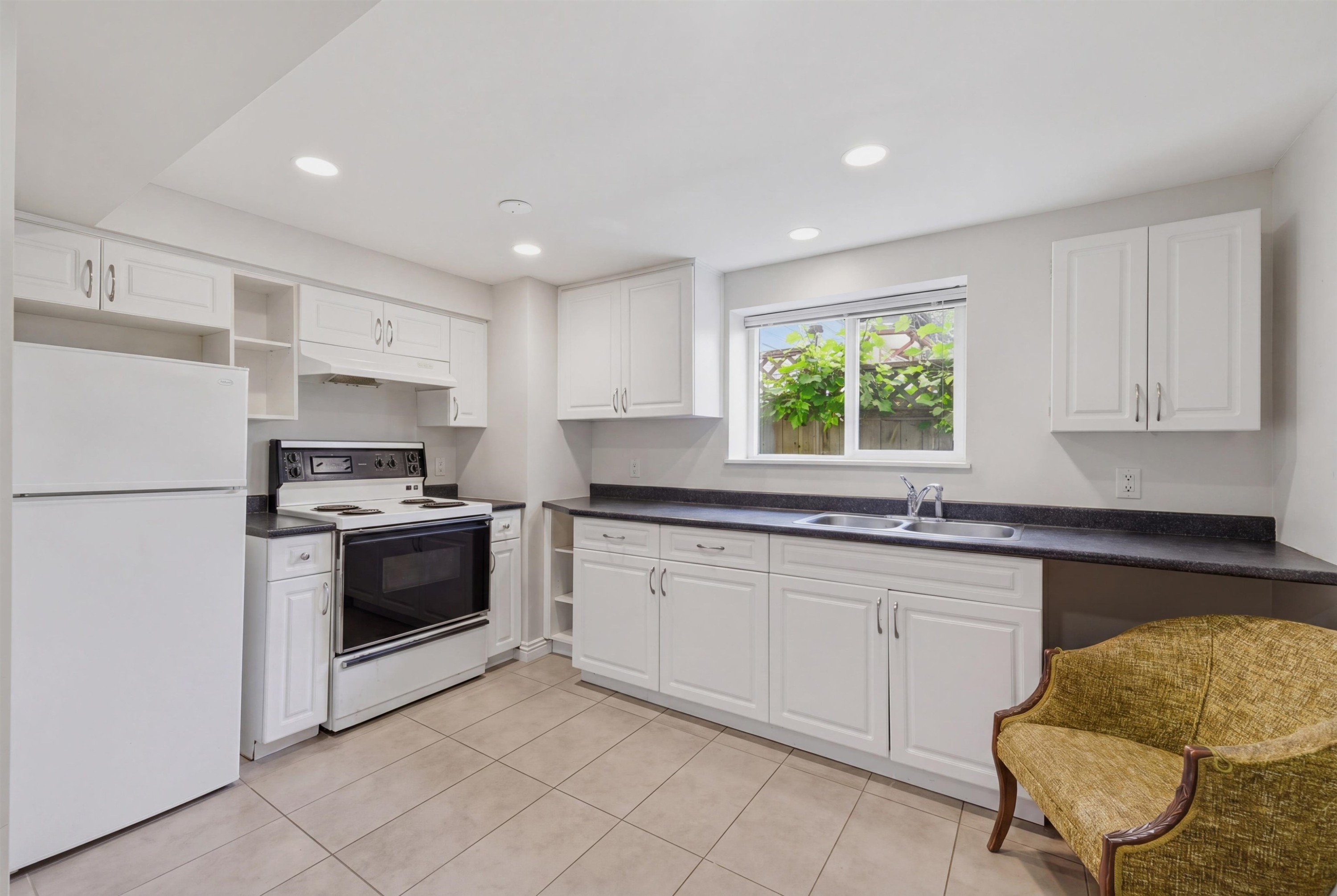 4802 Venables Street, Burnaby, BC - Indoor Photo Showing Kitchen With Double Sink