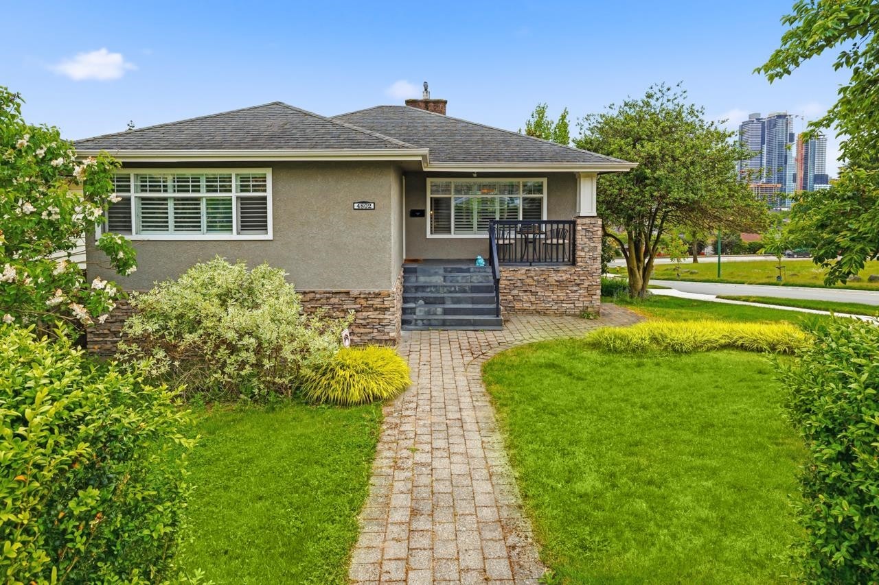 4802 Venables Street, Burnaby, BC - Outdoor With Deck Patio Veranda