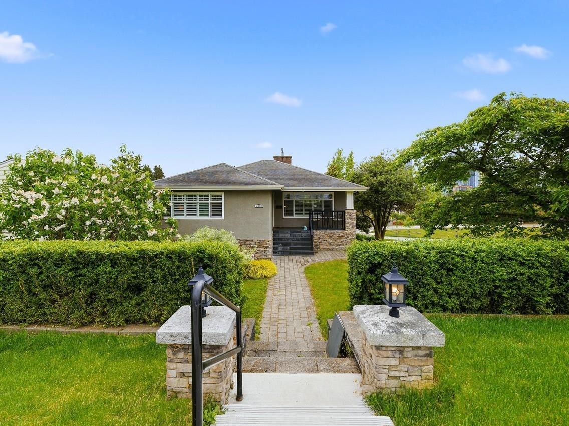 4802 Venables Street, Burnaby, BC - Outdoor