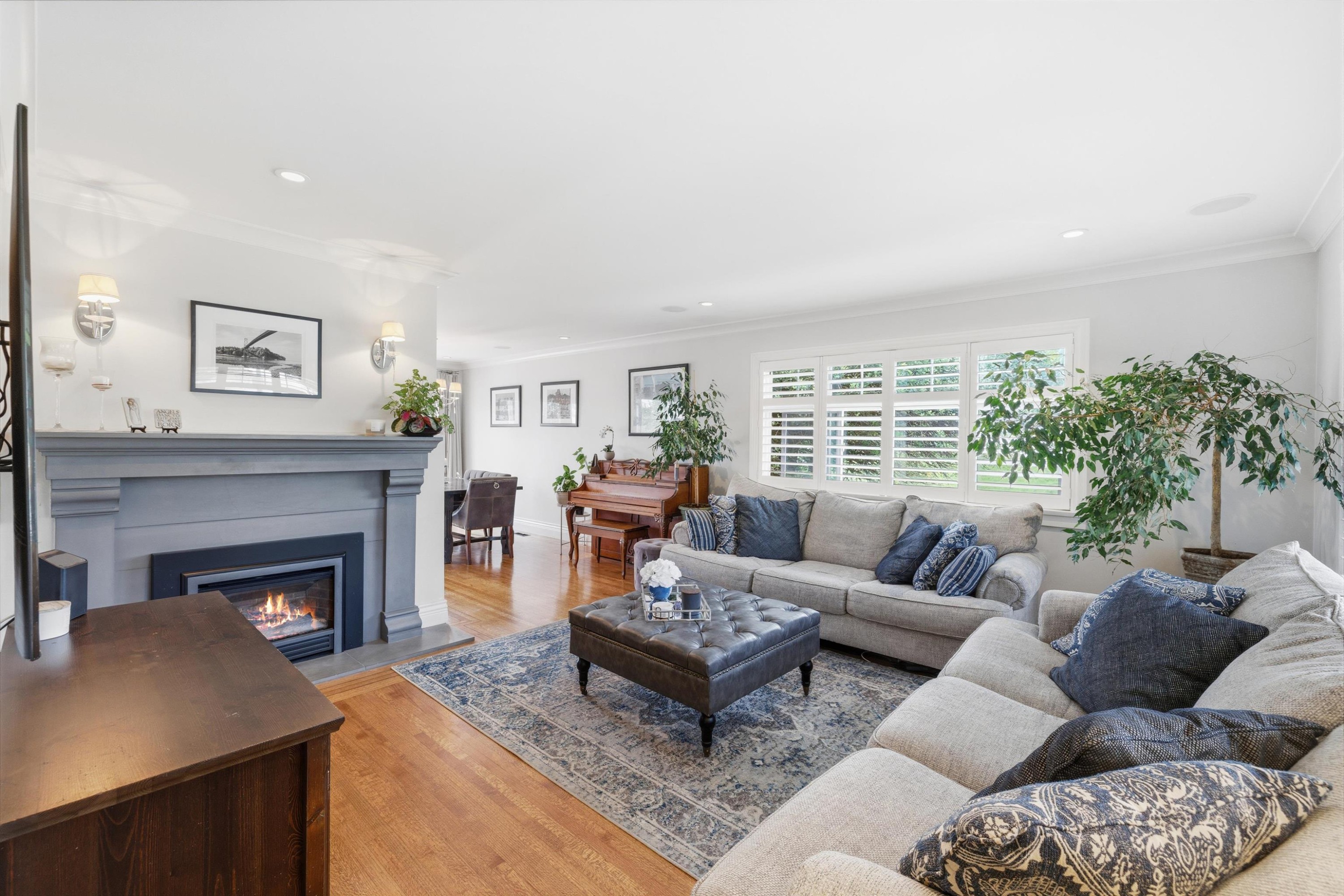4802 Venables Street, Burnaby, BC - Indoor Photo Showing Living Room With Fireplace