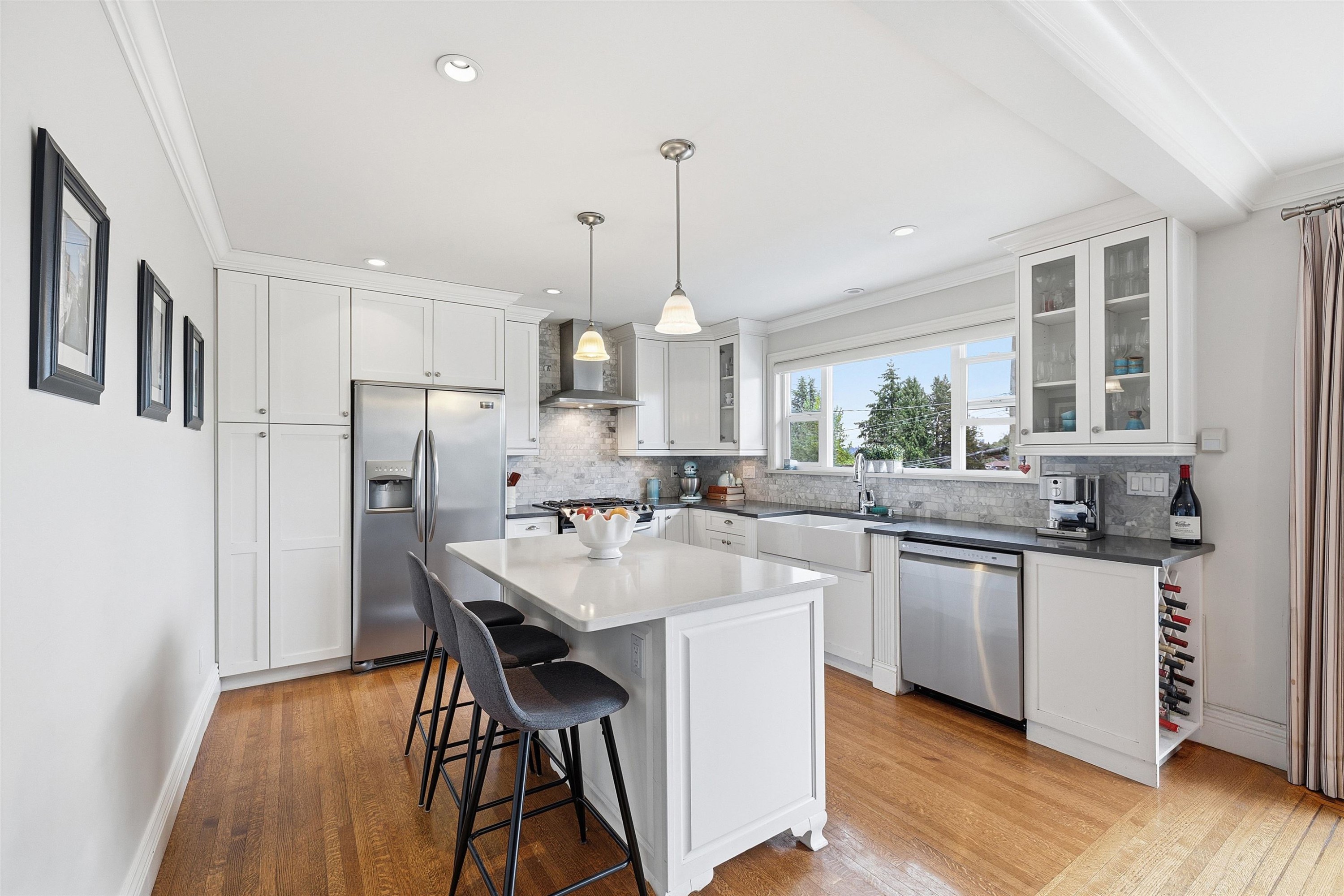 4802 Venables Street, Burnaby, BC - Indoor Photo Showing Kitchen With Upgraded Kitchen