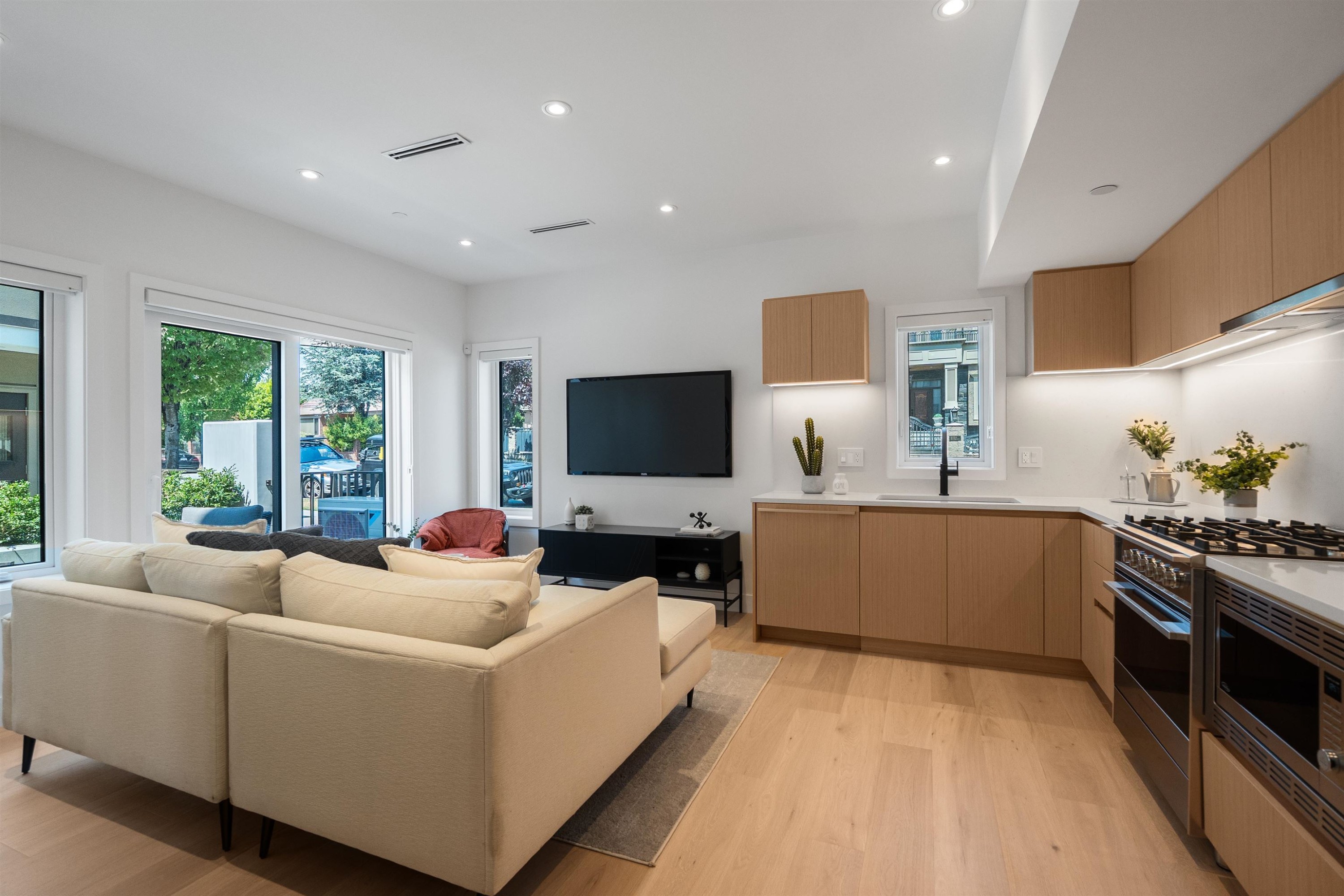1010 52Nd Avenue W, Vancouver, BC