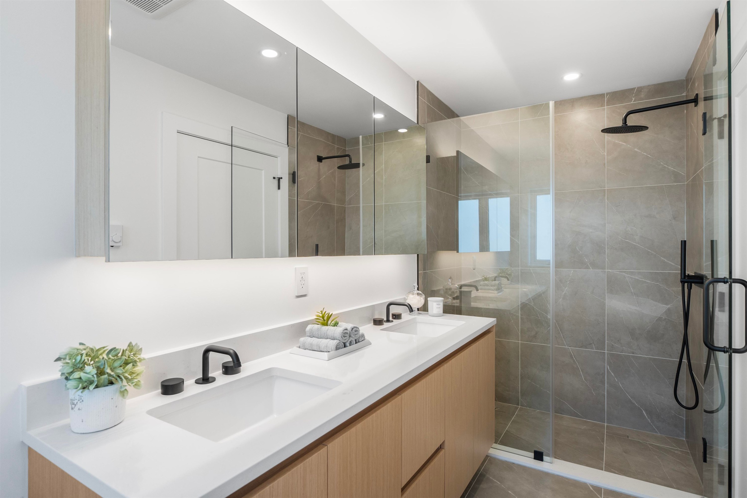 1010 52Nd Avenue W, Vancouver, BC