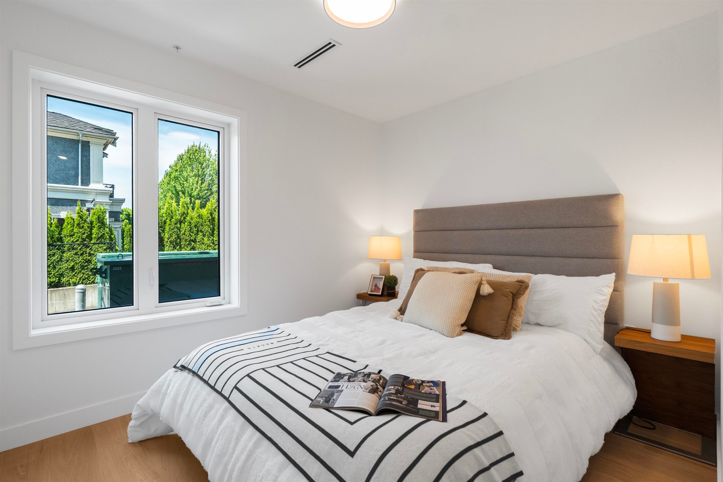 1012 52Nd Avenue W, Vancouver, BC
