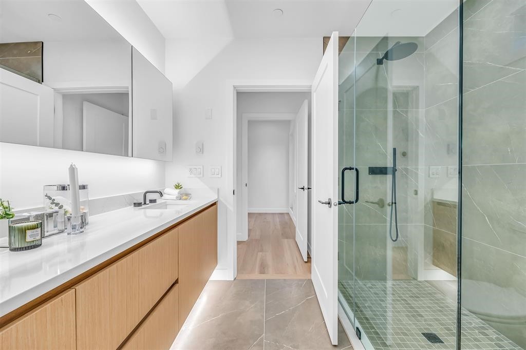 1016 52Nd Avenue W, Vancouver, BC