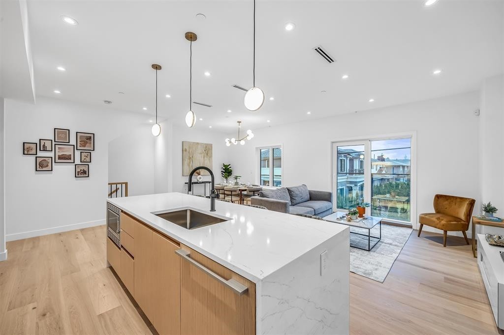 1016 52Nd Avenue W, Vancouver, BC