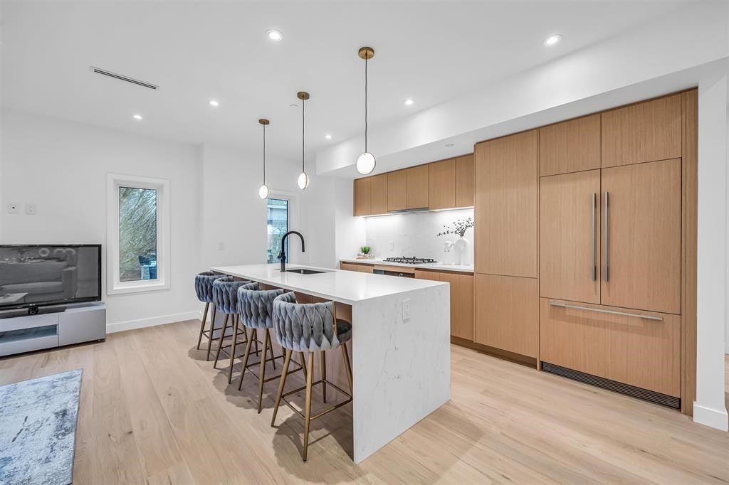 1016 52Nd Avenue W, Vancouver, BC