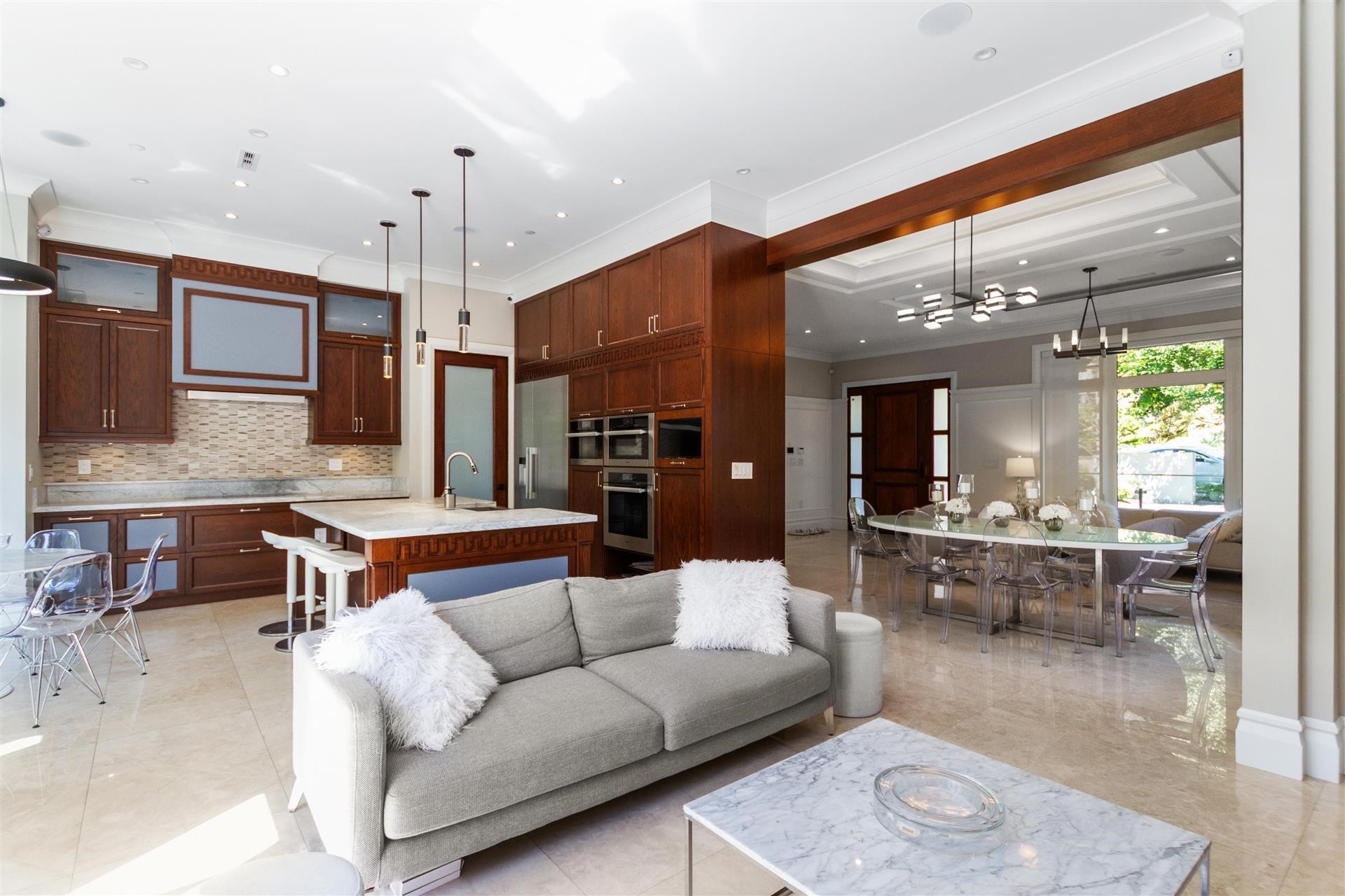 3708 35Th Avenue W, Vancouver, BC - Indoor Photo Showing Living Room