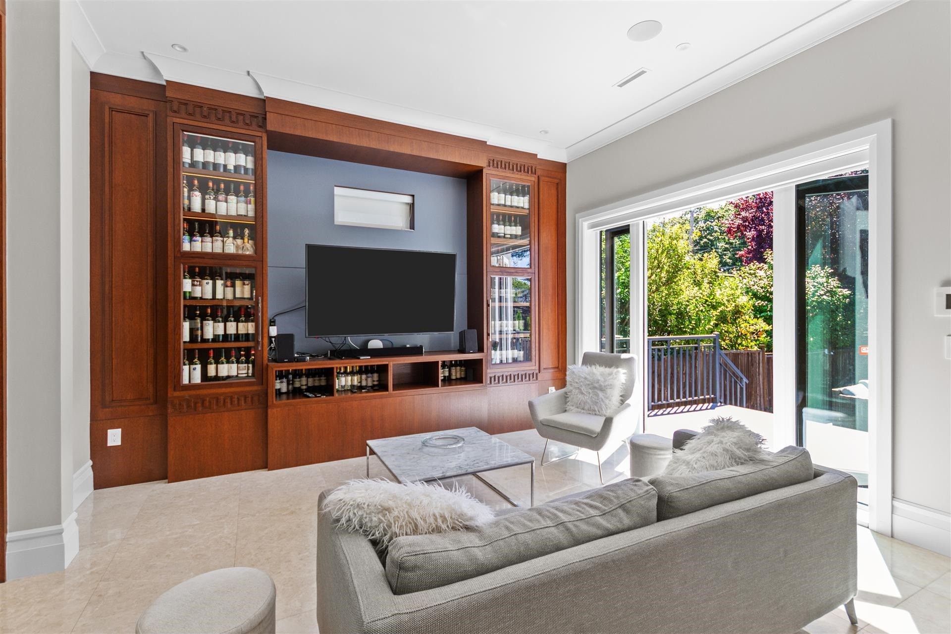 3708 35Th Avenue W, Vancouver, BC - Indoor Photo Showing Living Room