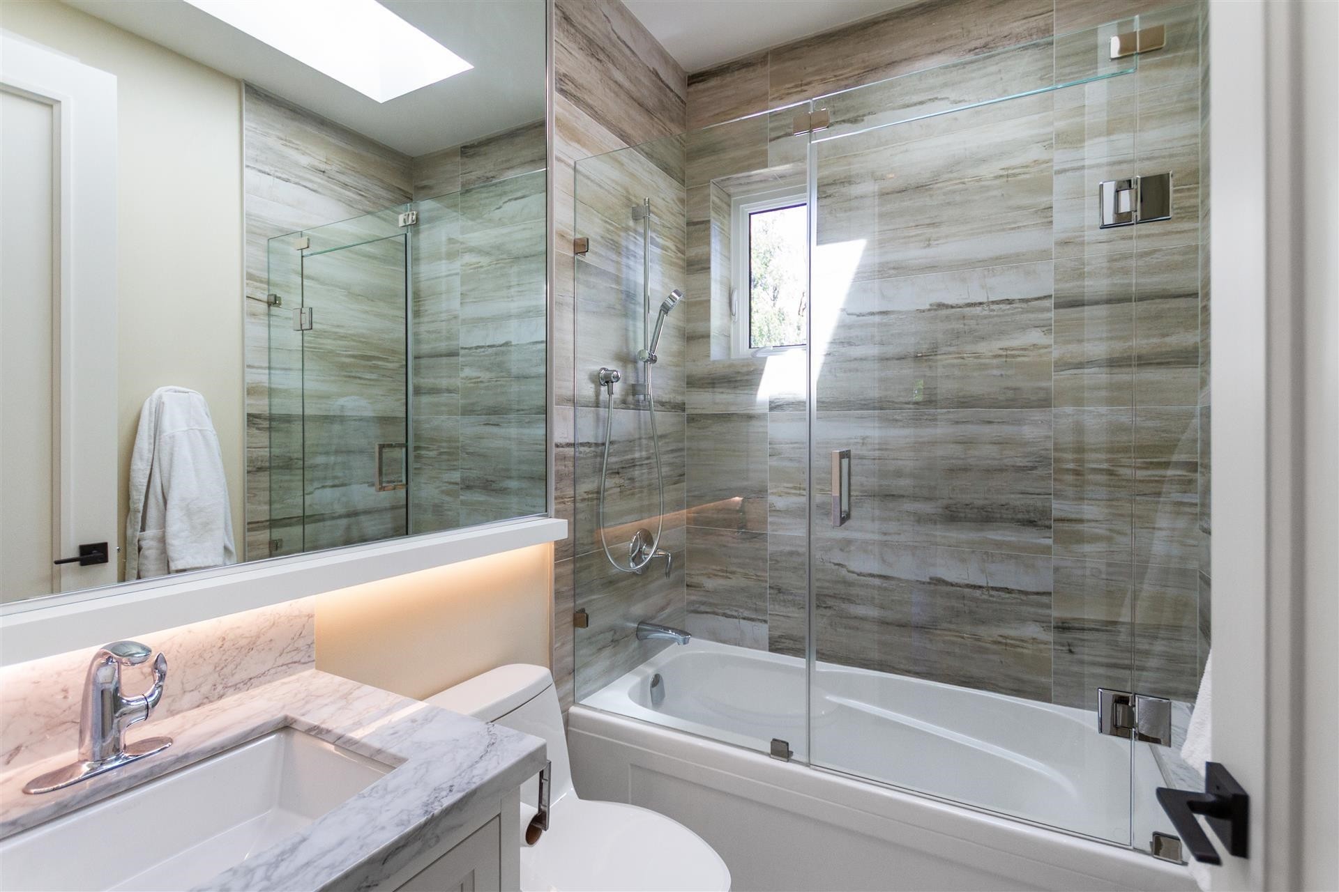 3708 35Th Avenue W, Vancouver, BC - Indoor Photo Showing Bathroom