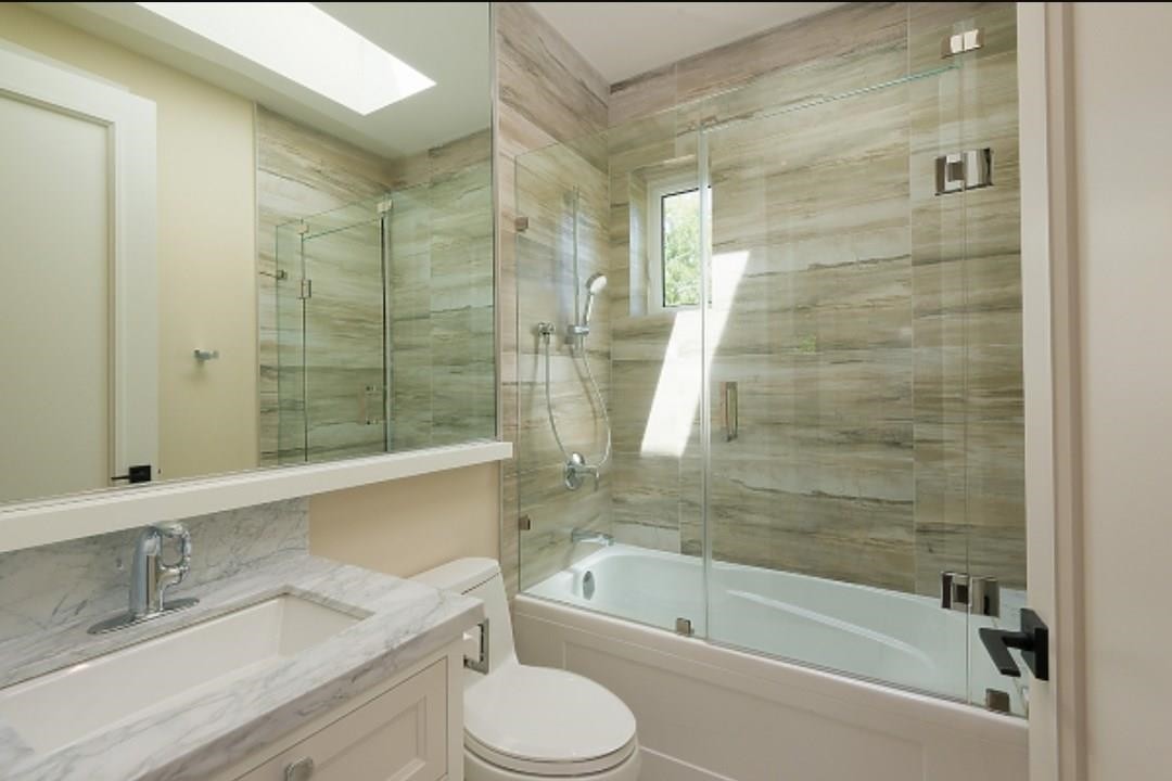3708 35Th Avenue W, Vancouver, BC - Indoor Photo Showing Bathroom