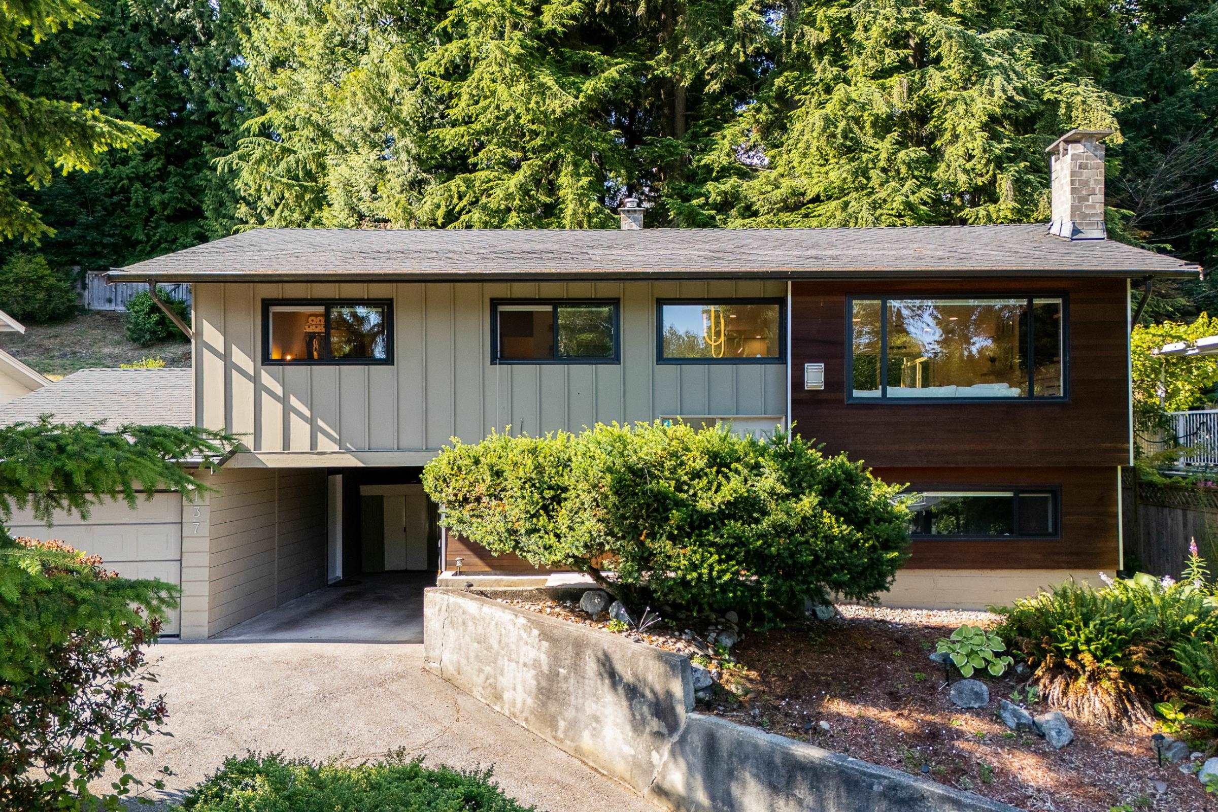 137 College Park Way, Port Moody, BC