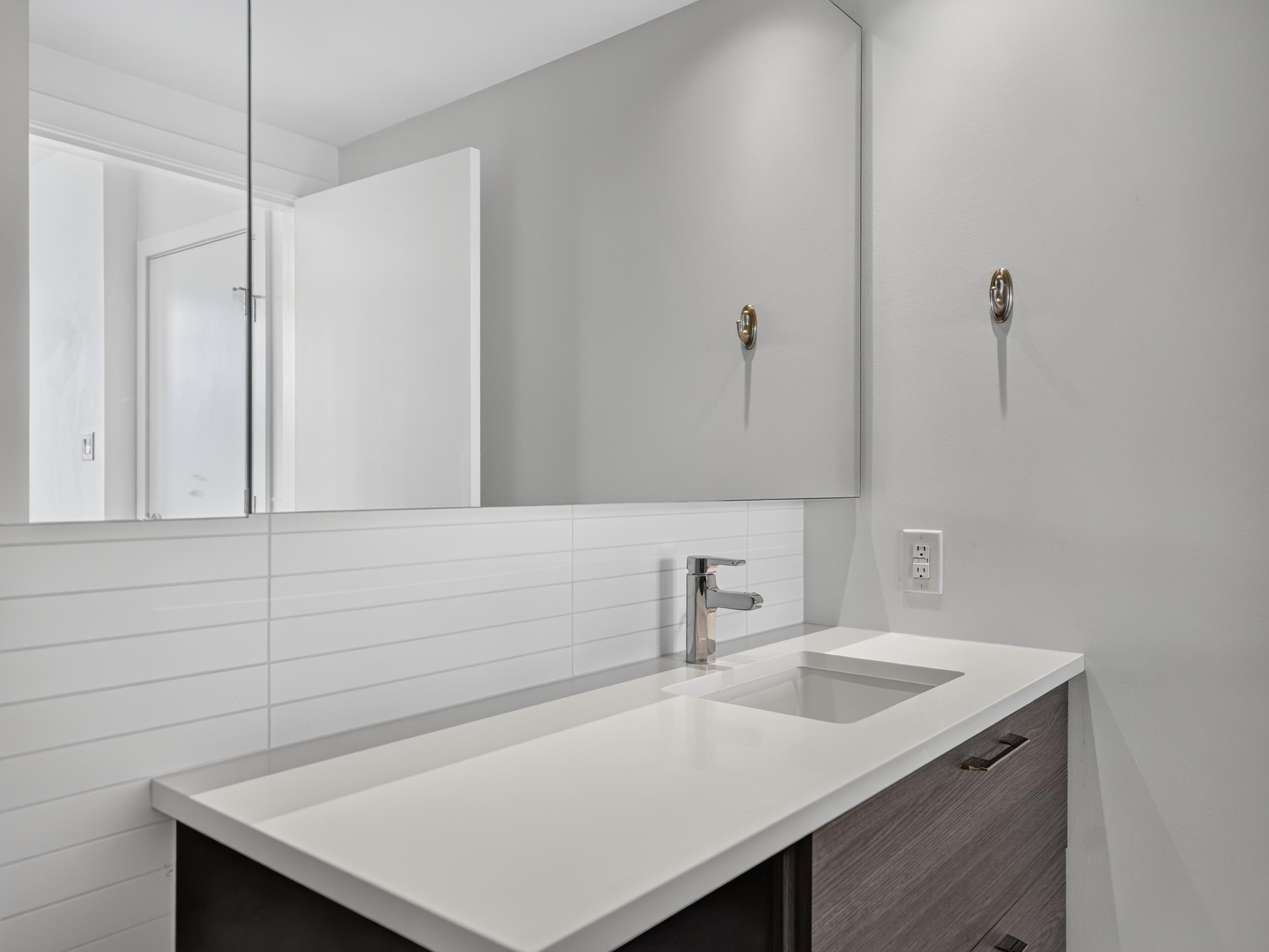1102-8538 River District Crossing, Vancouver, BC