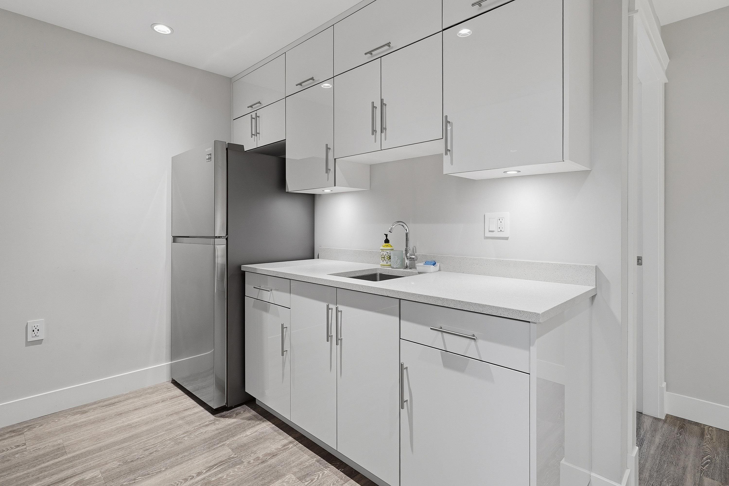 3287 Matapan Crescent, Vancouver, BC - Indoor Photo Showing Kitchen