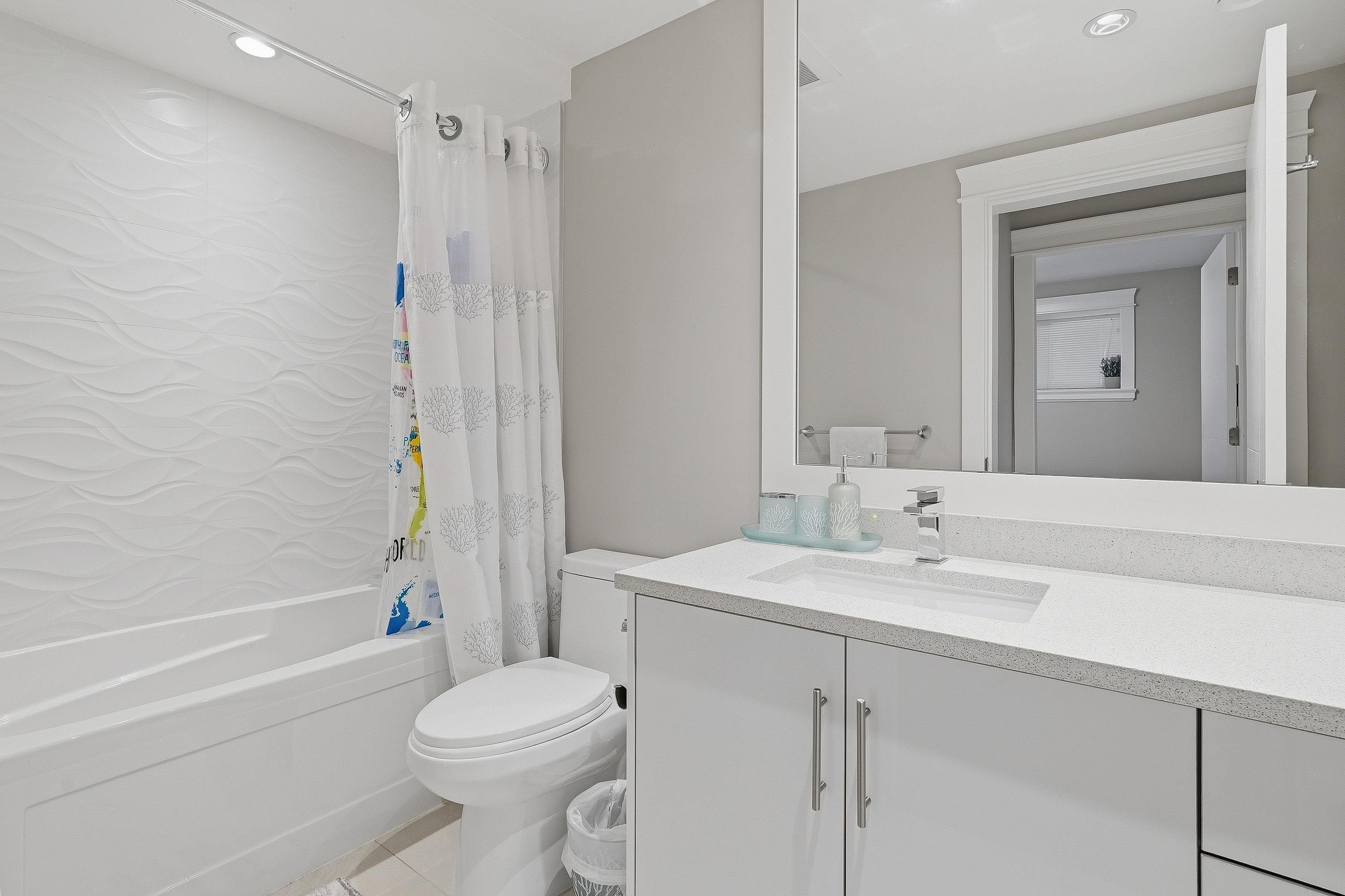 3287 Matapan Crescent, Vancouver, BC - Indoor Photo Showing Bathroom