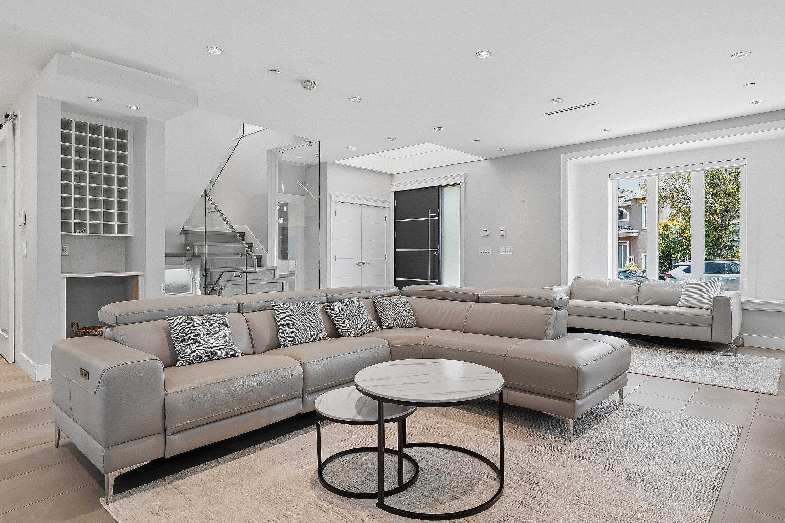 3287 Matapan Crescent, Vancouver, BC - Indoor Photo Showing Living Room