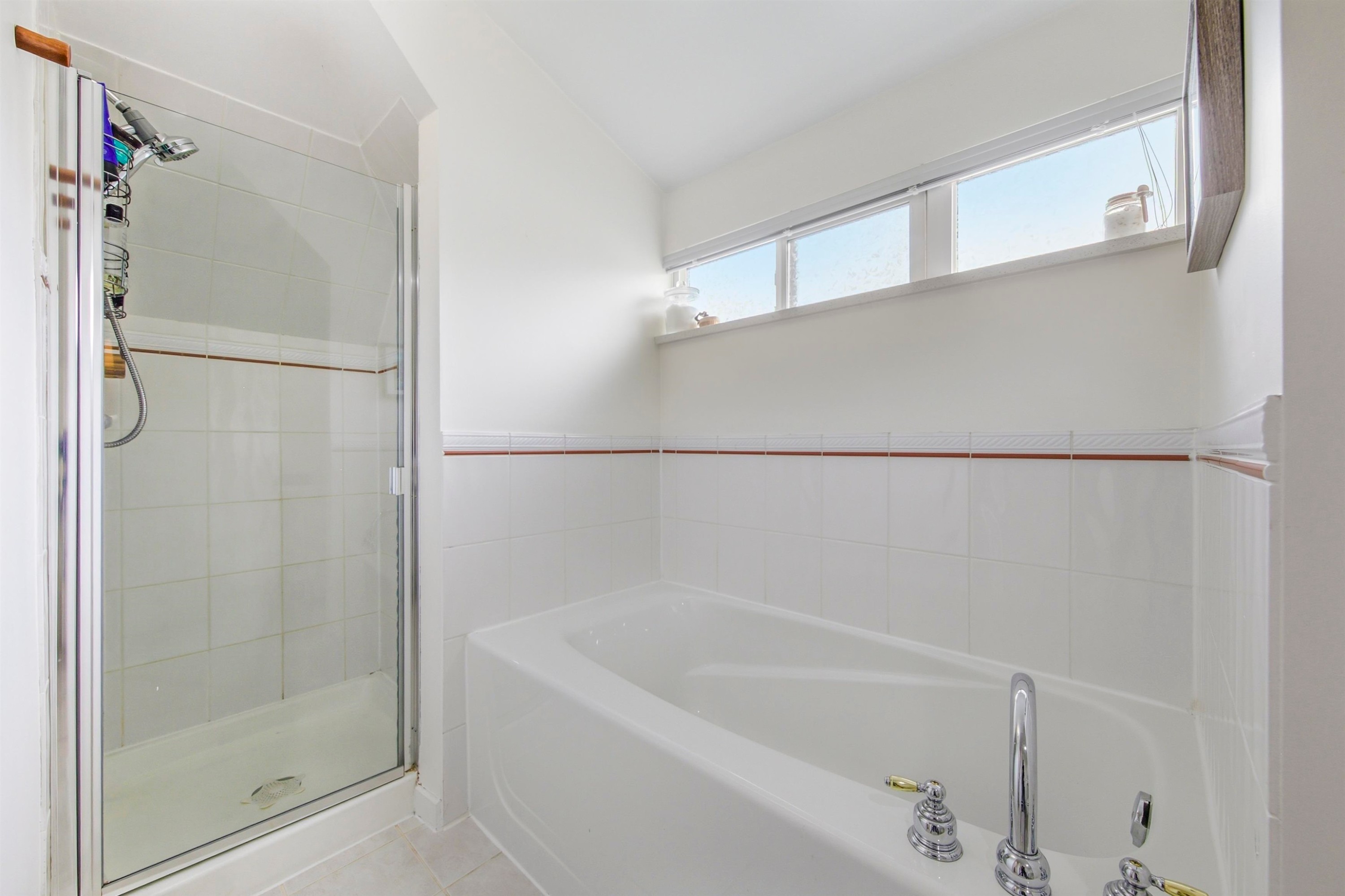 8529 Jellicoe Street, Vancouver, BC - Indoor Photo Showing Bathroom