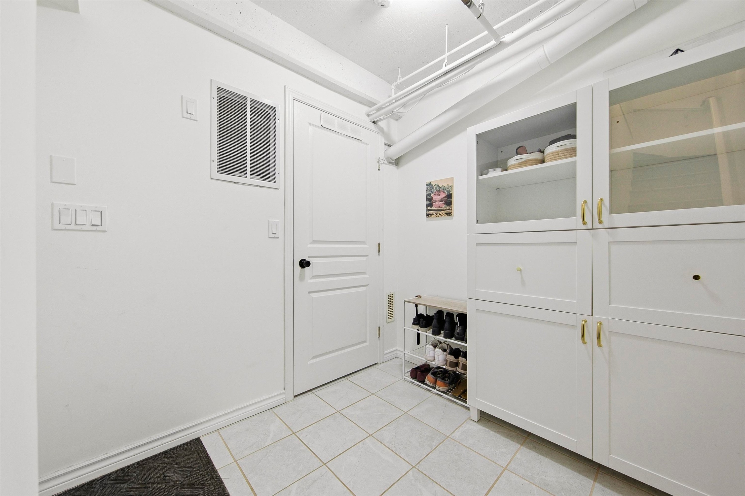 8529 Jellicoe Street, Vancouver, BC - Indoor Photo Showing Other Room