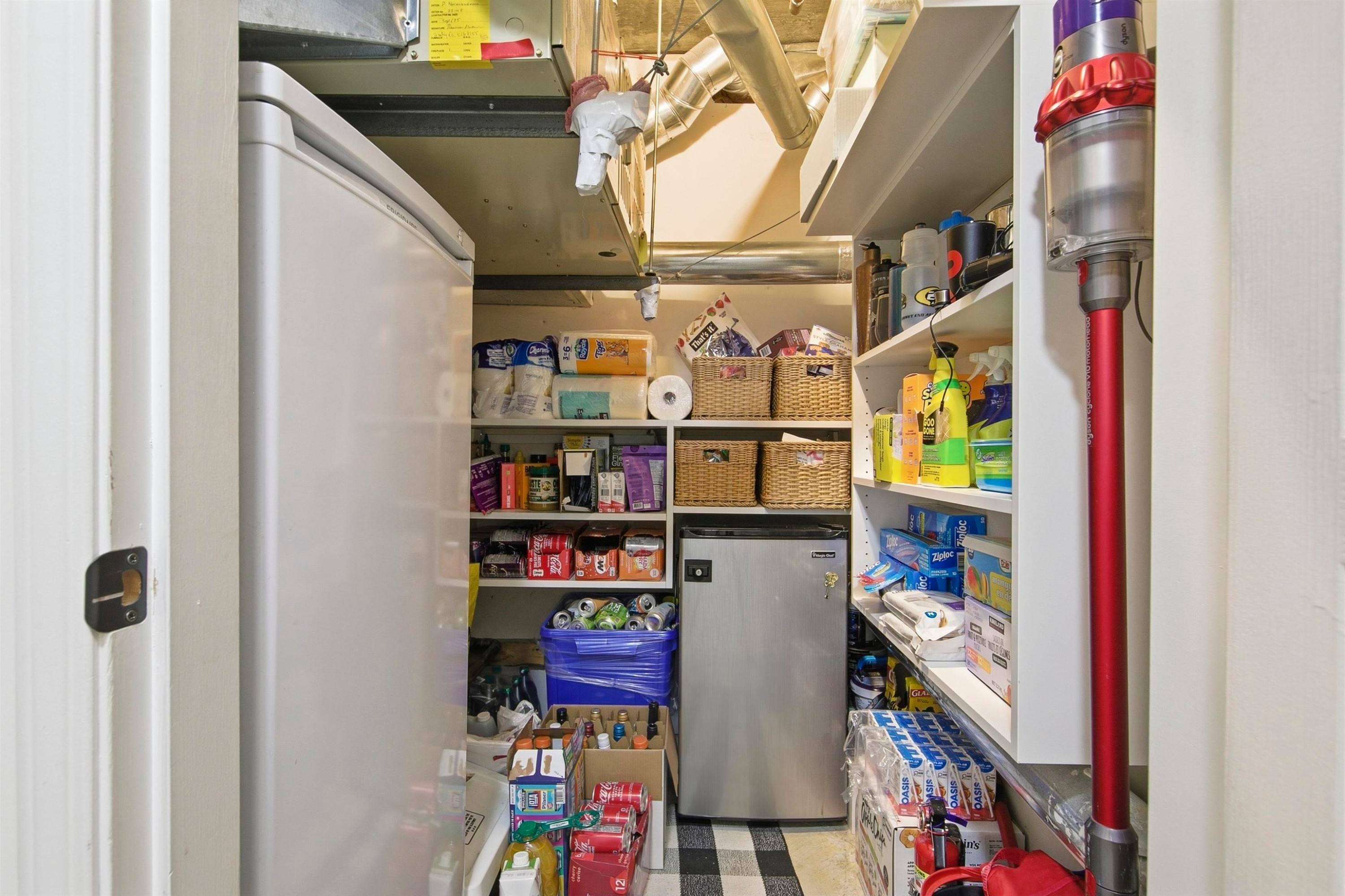 8529 Jellicoe Street, Vancouver, BC - Indoor
