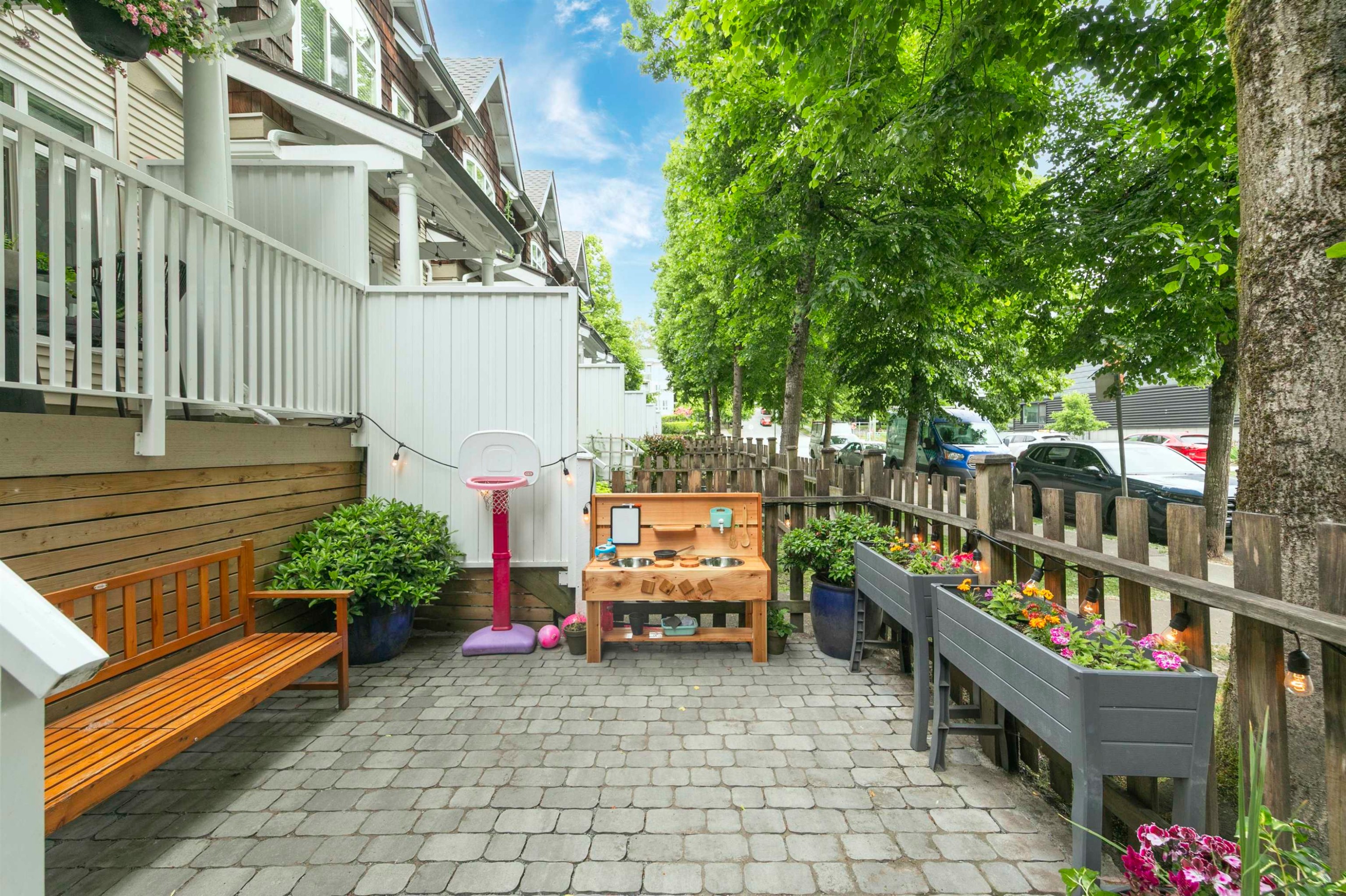 8529 Jellicoe Street, Vancouver, BC - Outdoor