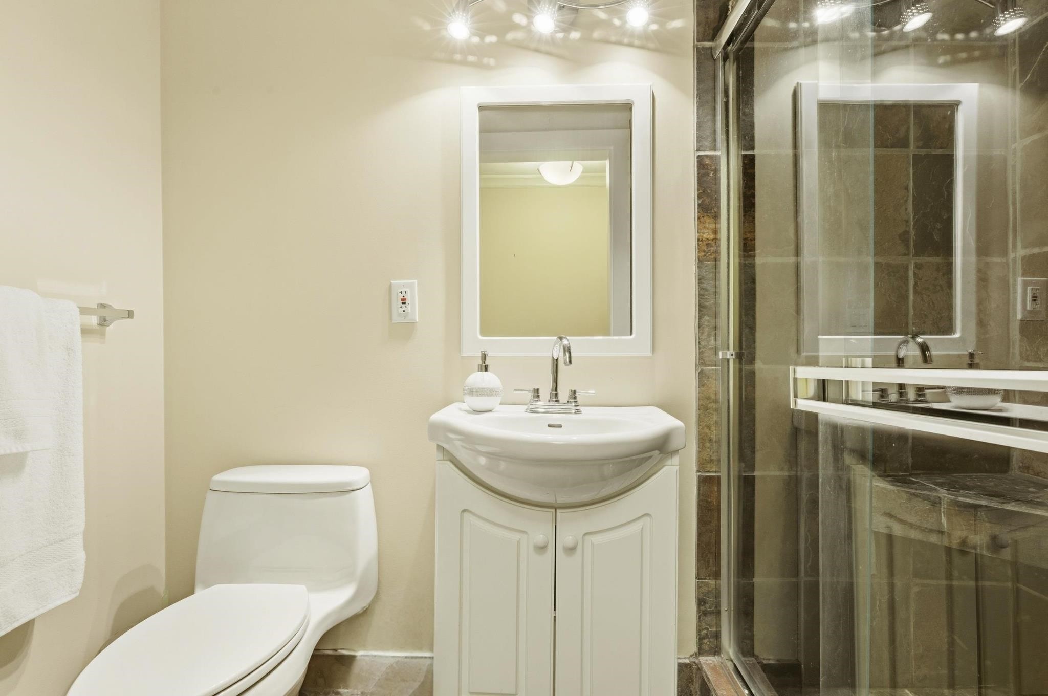 1017 Canyon Boulevard, North Vancouver, BC