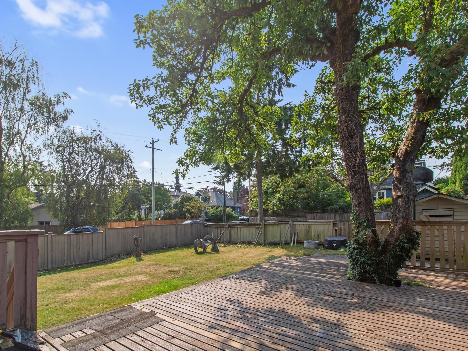 4606 11Th Avenue W, Vancouver, BC - Outdoor With Backyard