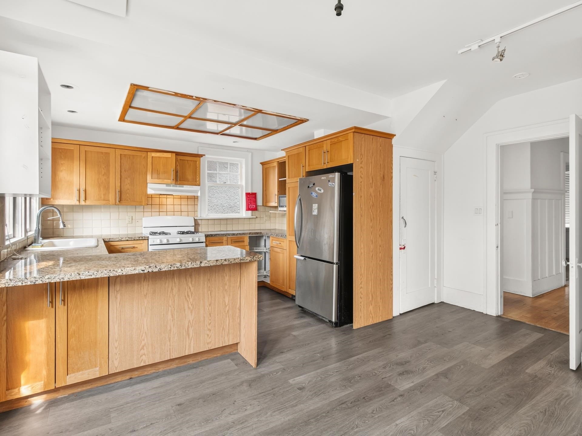 4606 11Th Avenue W, Vancouver, BC - Indoor Photo Showing Kitchen