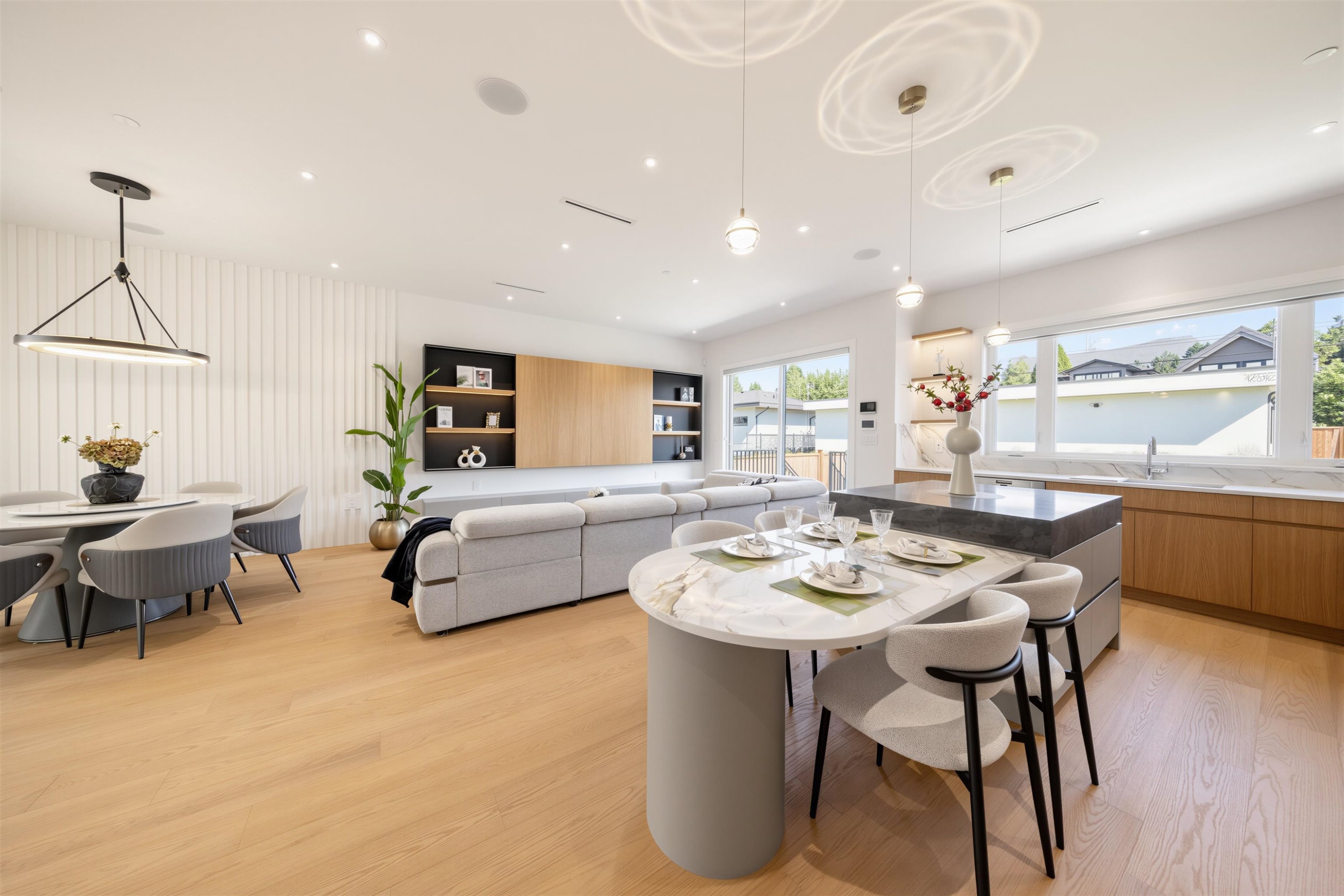 840 14Th Street E, North Vancouver, BC