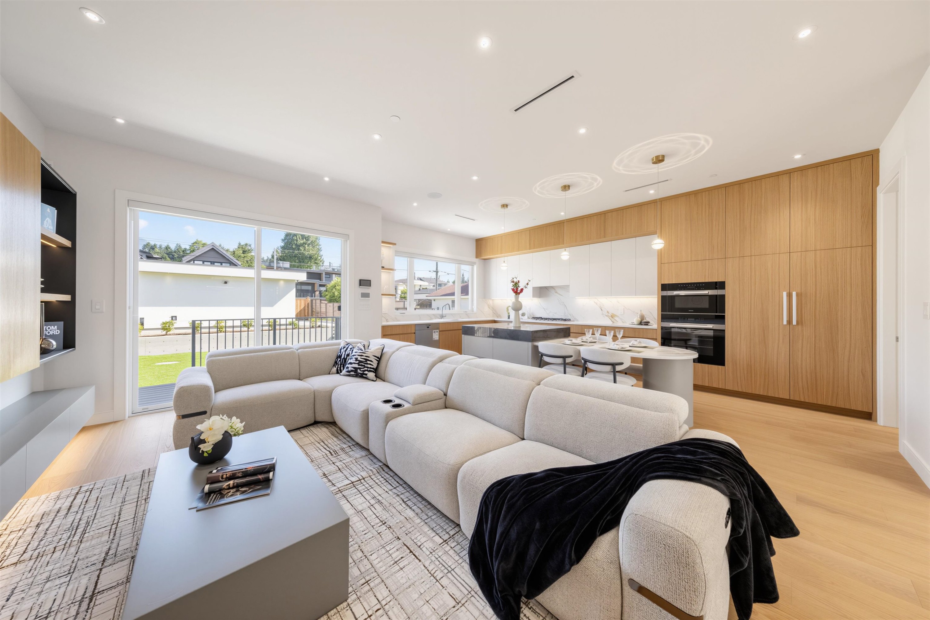 840 14Th Street E, North Vancouver, BC