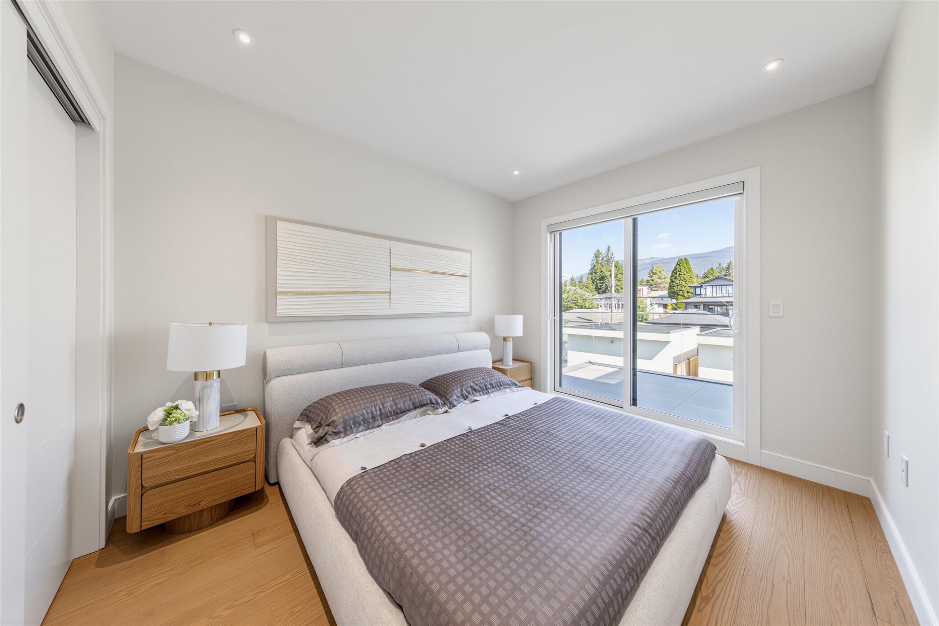 840 14Th Street E, North Vancouver, BC