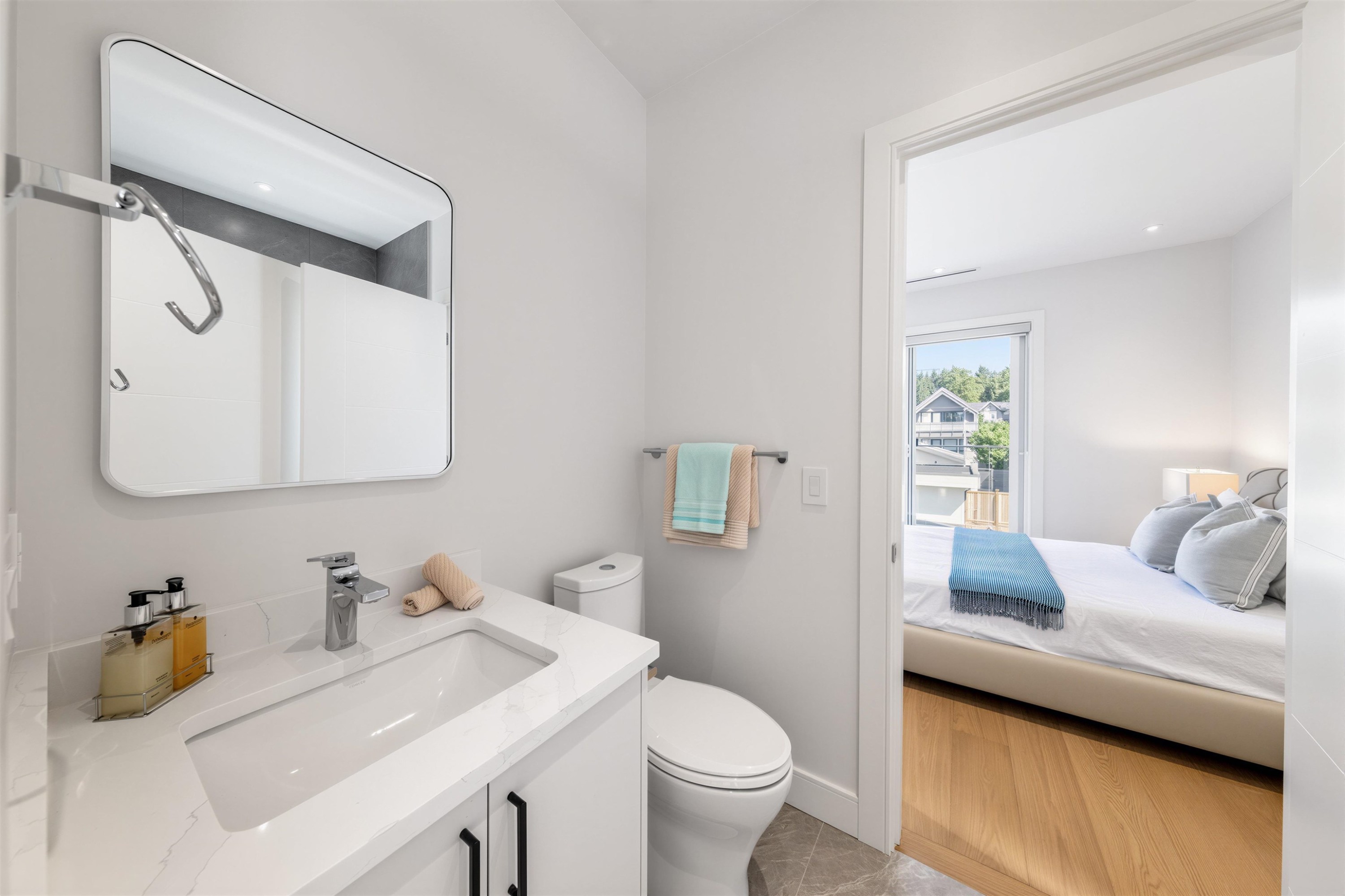 840 14Th Street E, North Vancouver, BC