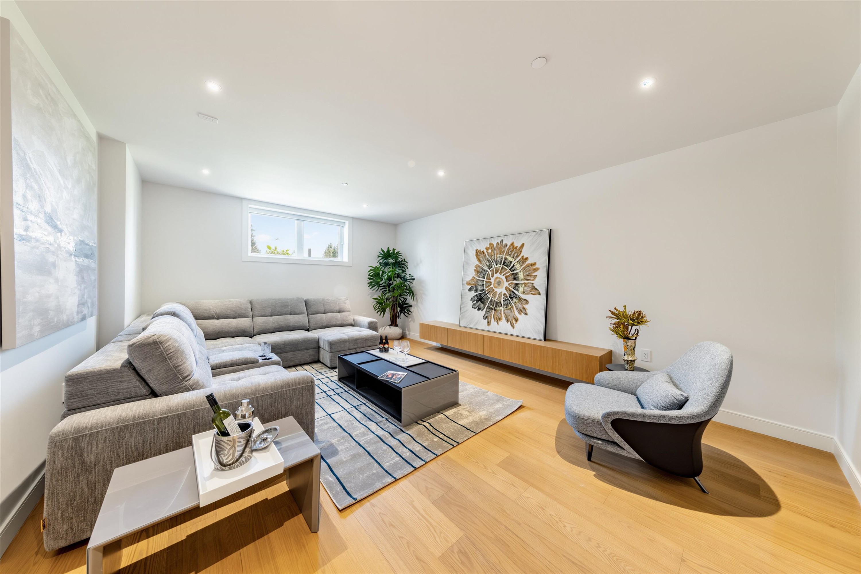 840 14Th Street E, North Vancouver, BC