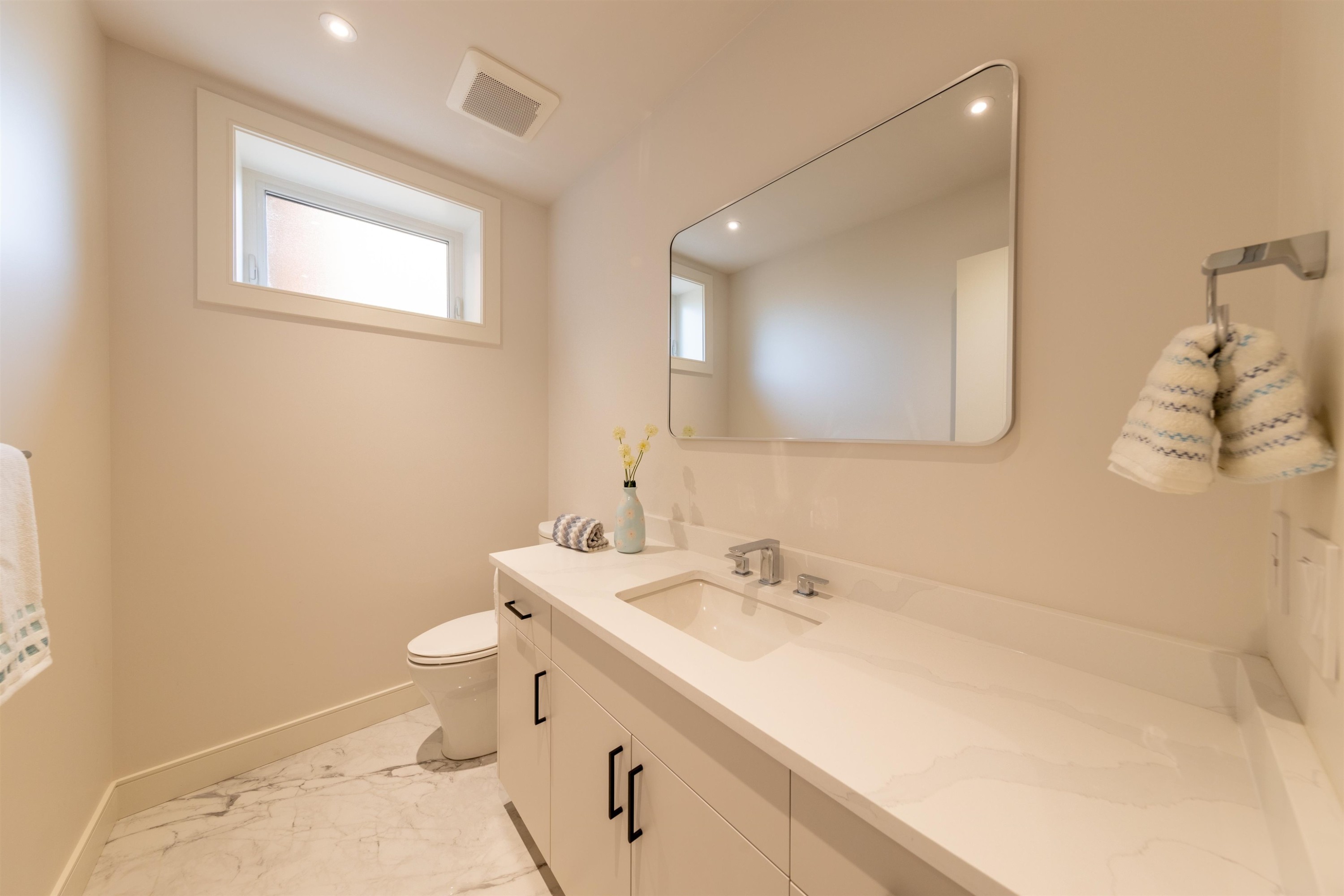 840 14Th Street E, North Vancouver, BC