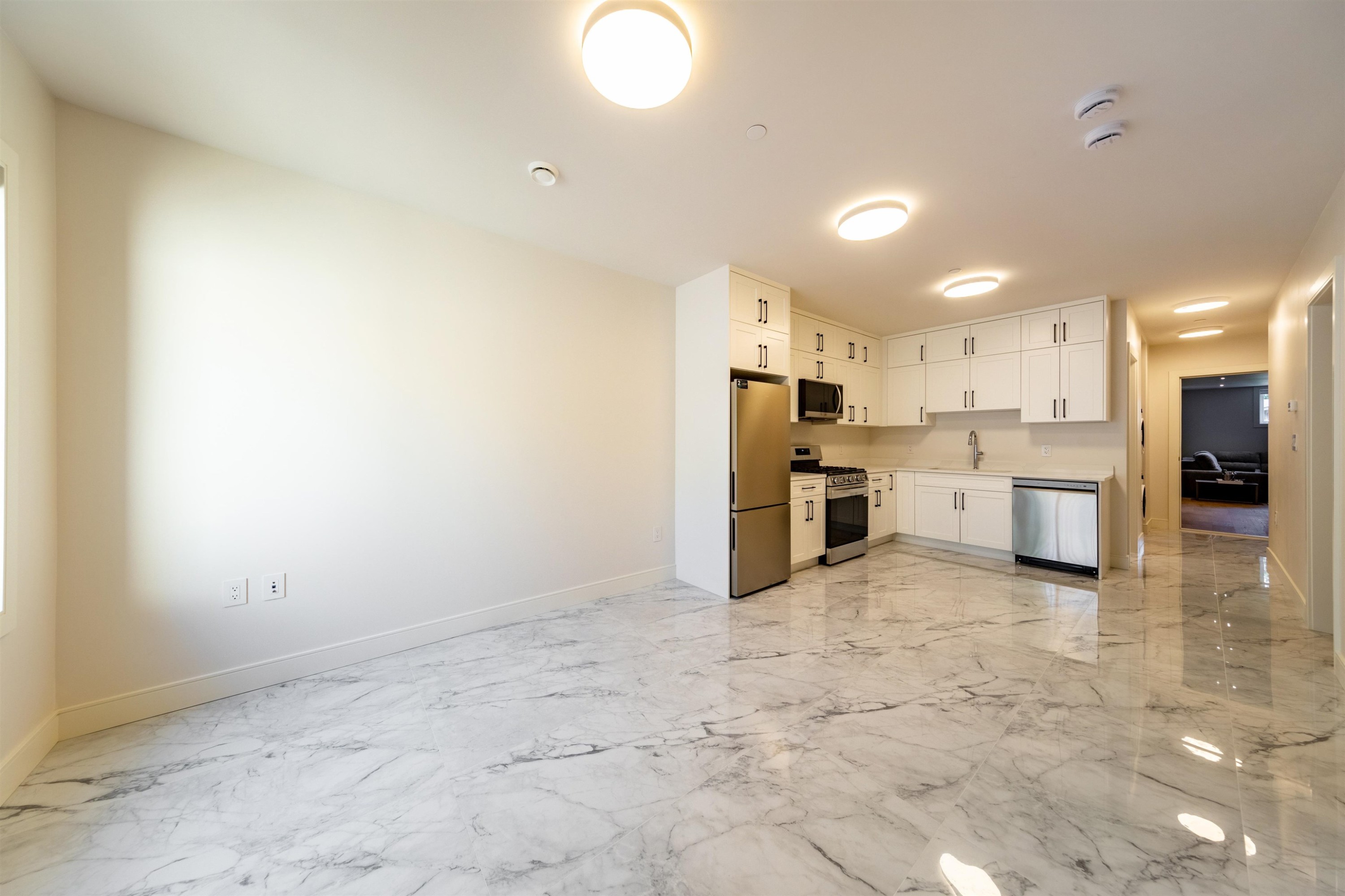 840 14Th Street E, North Vancouver, BC